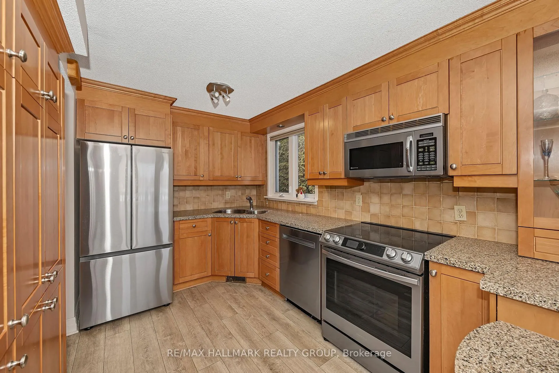 Photo 9 of 7880 Decarie Drive, Ottawa, Orleans Wood — HOMEH