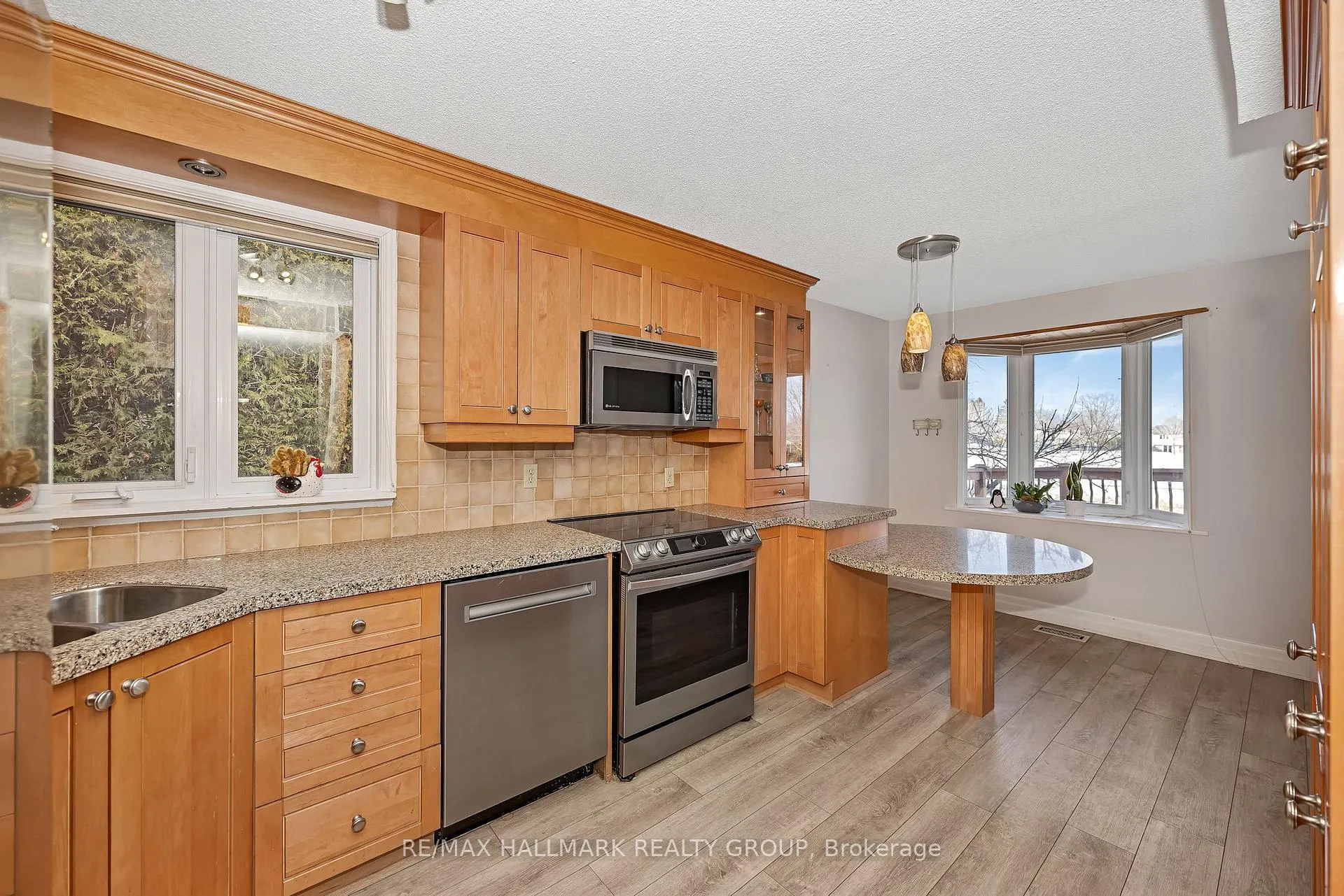 Photo 11 of 7880 Decarie Drive, Ottawa, Orleans Wood — HOMEH