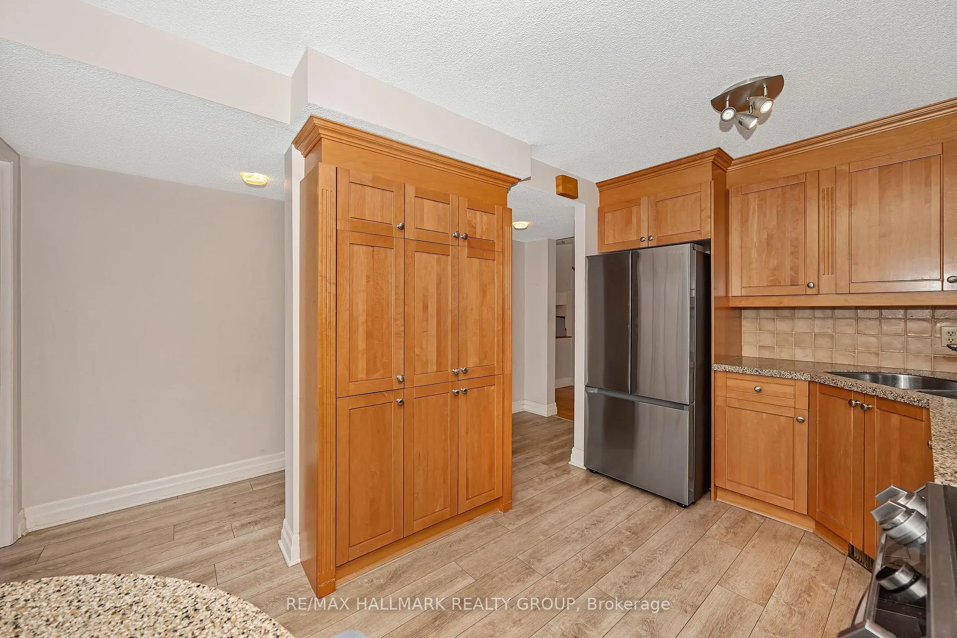 Photo 12 of 7880 Decarie Drive, Ottawa, Orleans Wood — HOMEH