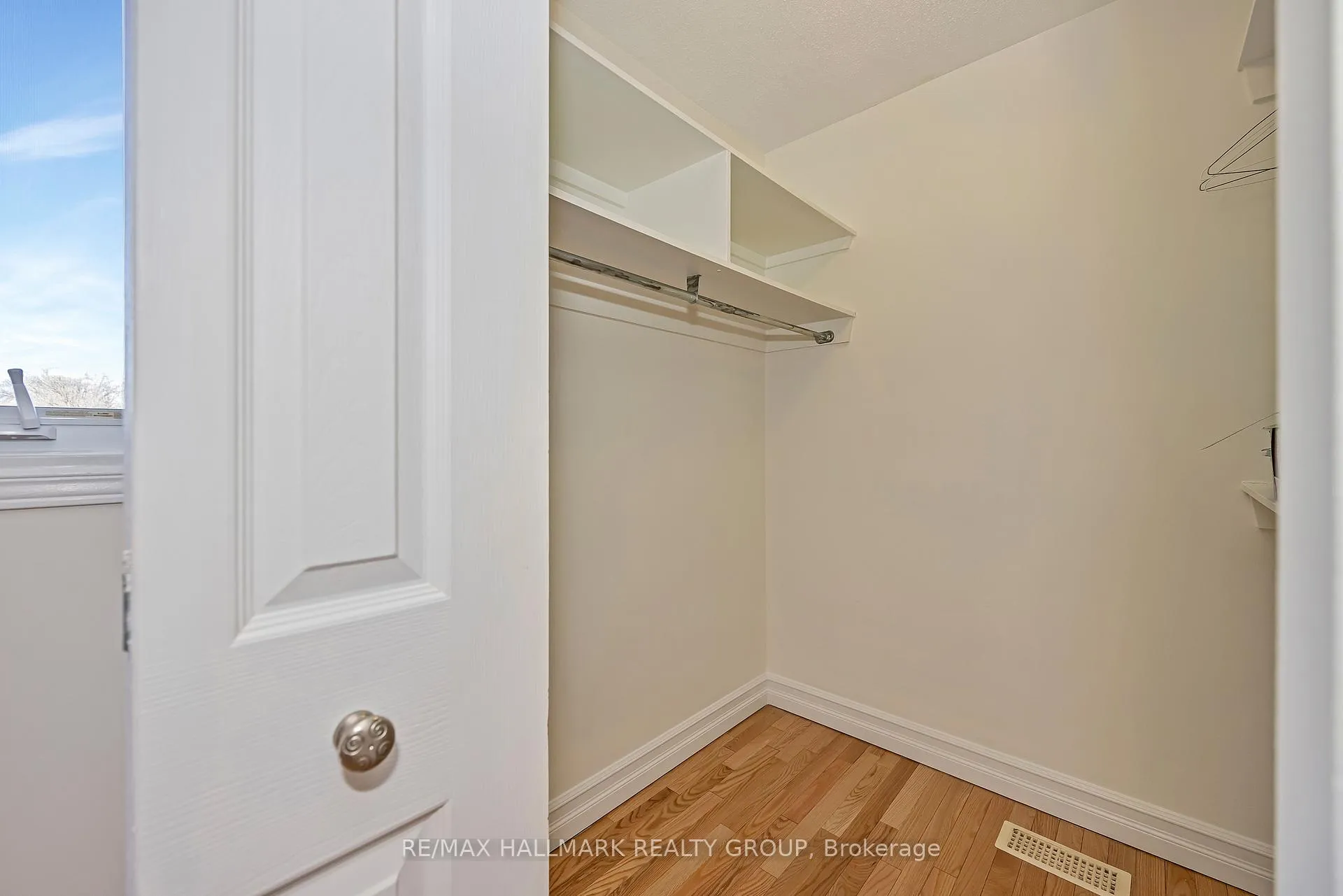 Photo 26 of 7880 Decarie Drive, Ottawa, Orleans Wood — HOMEH