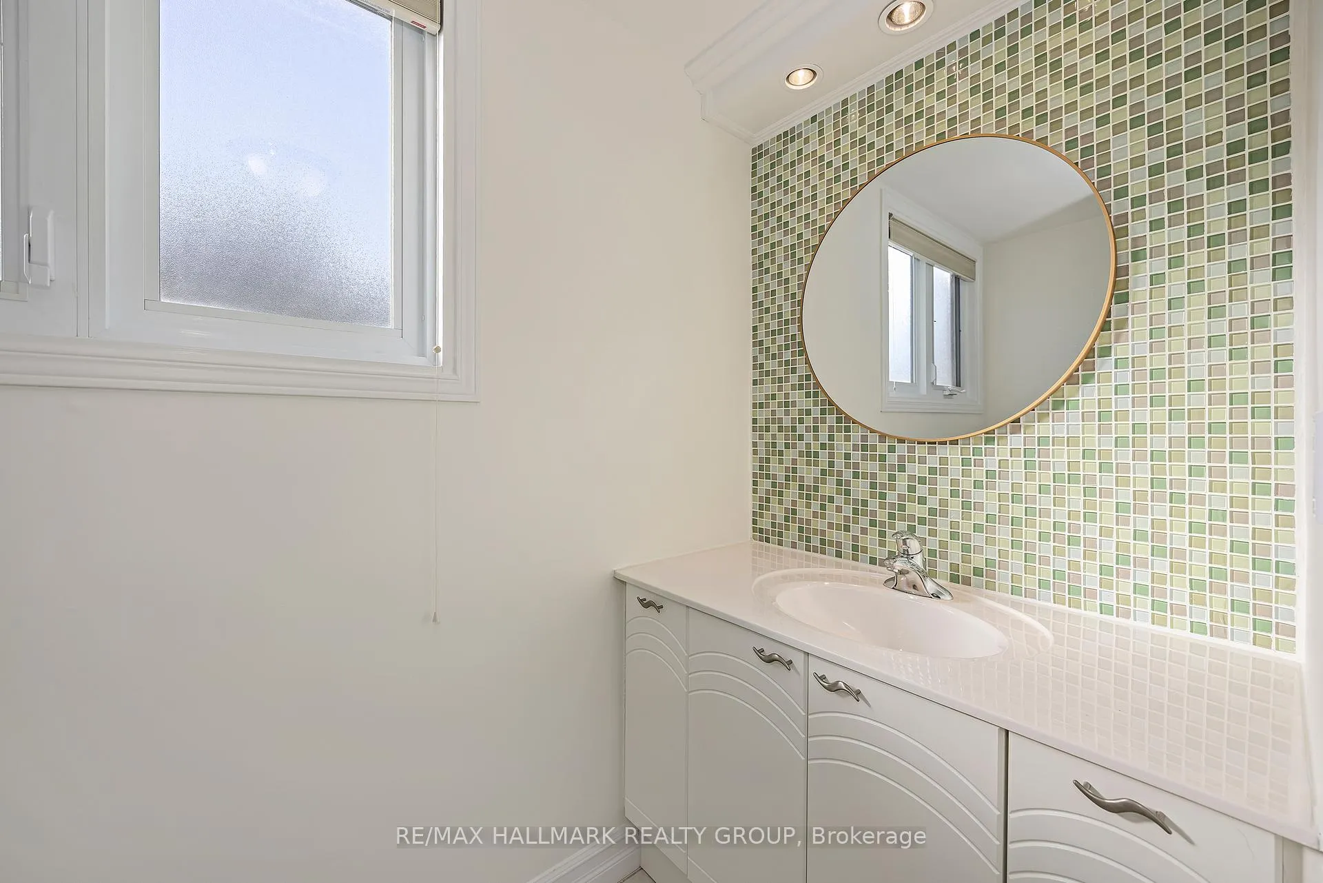 Photo 33 of 7880 Decarie Drive, Ottawa, Orleans Wood — HOMEH