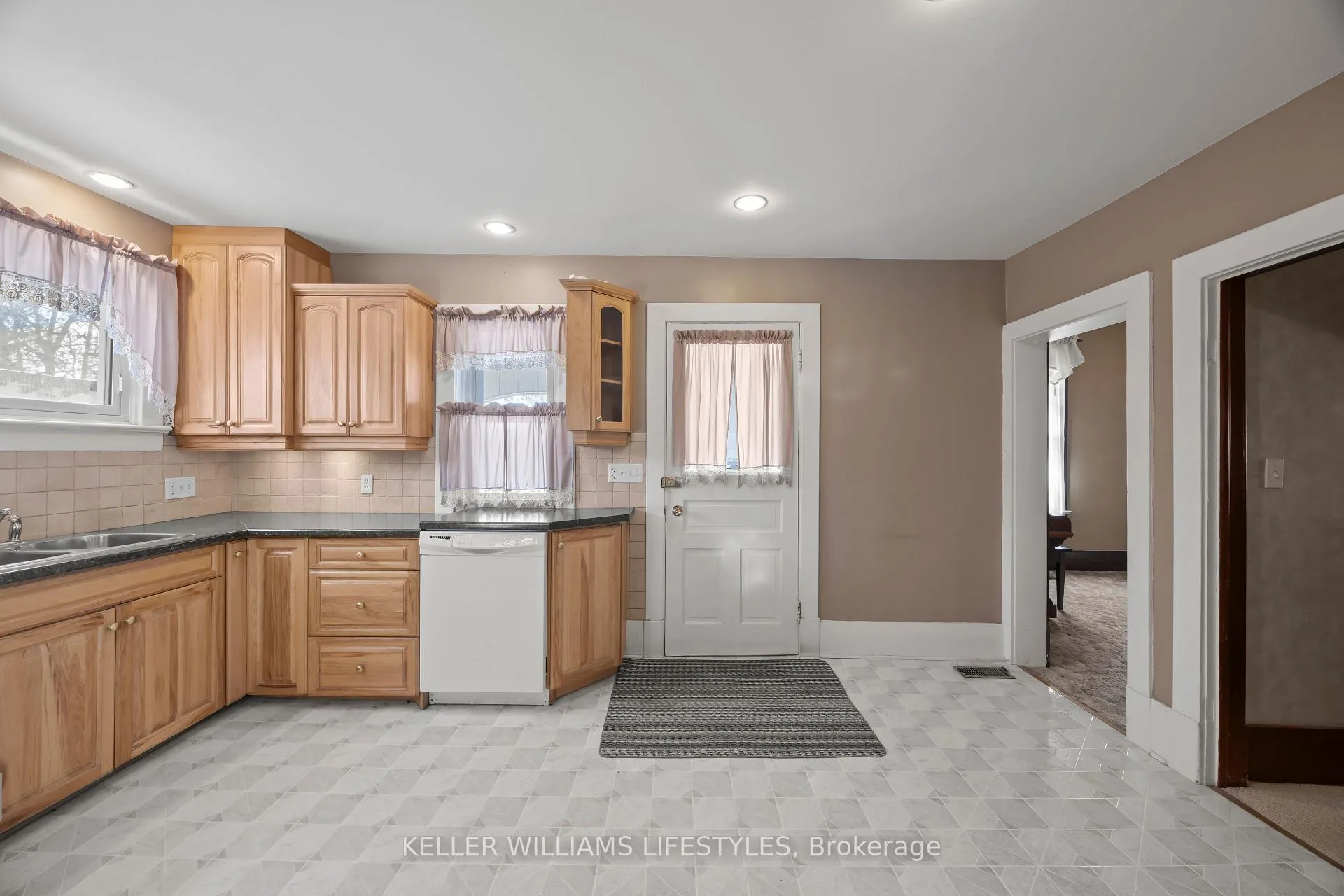 Photo 14 of 136 Queen Street, North Middlesex, Ailsa Craig — HOMEH