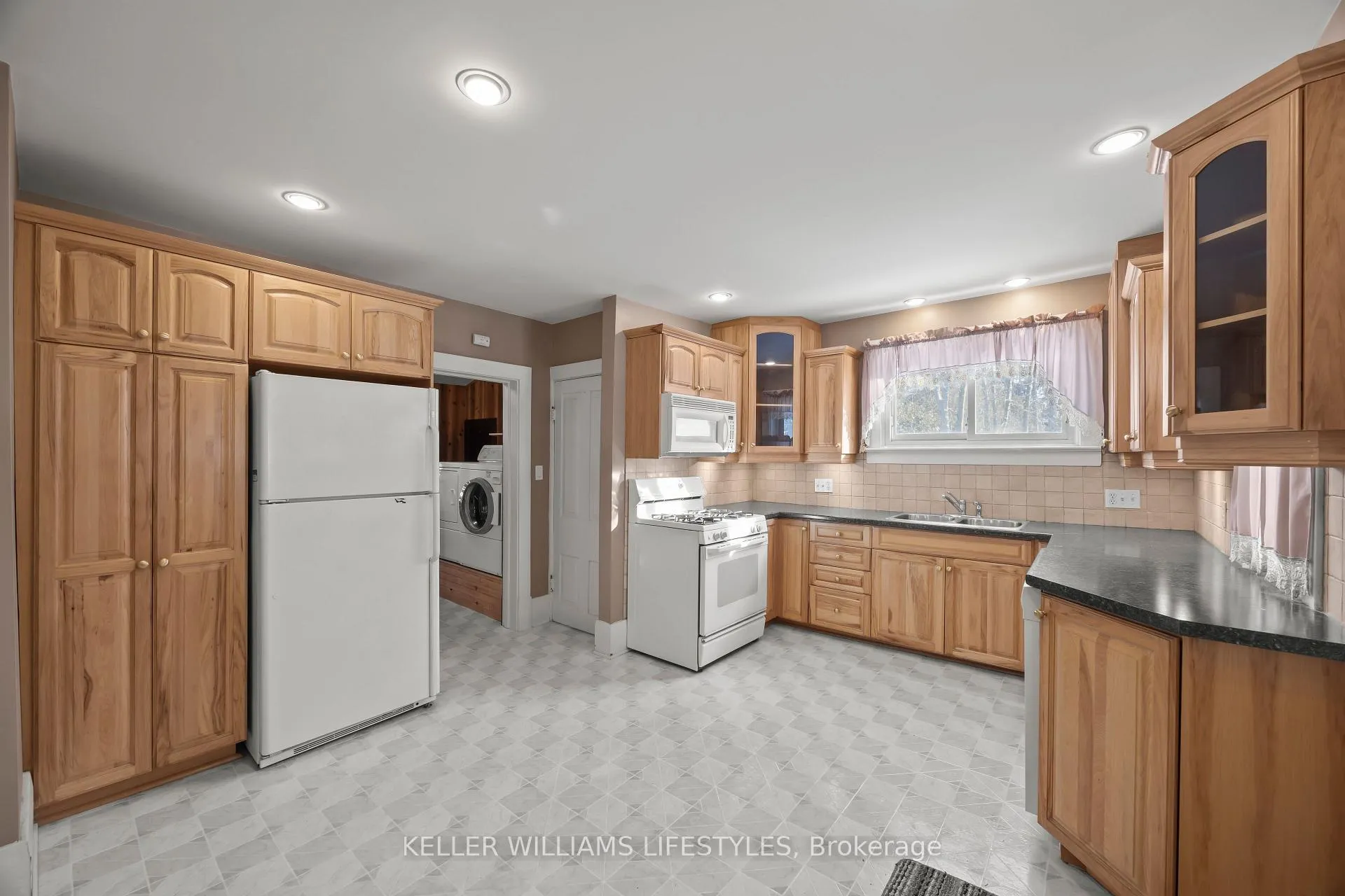 Photo 15 of 136 Queen Street, North Middlesex, Ailsa Craig — HOMEH