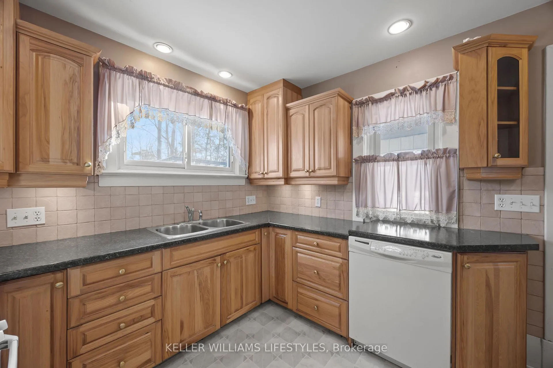 Photo 16 of 136 Queen Street, North Middlesex, Ailsa Craig — HOMEH