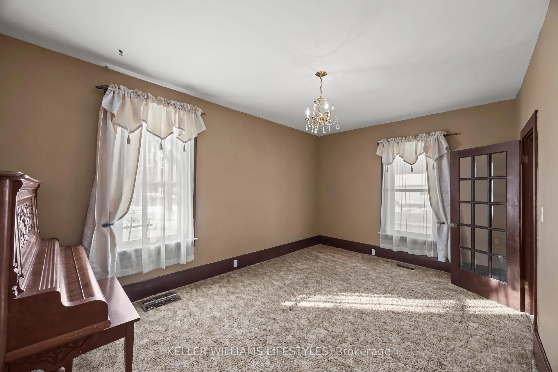 Photo 17 of 136 Queen Street, North Middlesex, Ailsa Craig — HOMEH