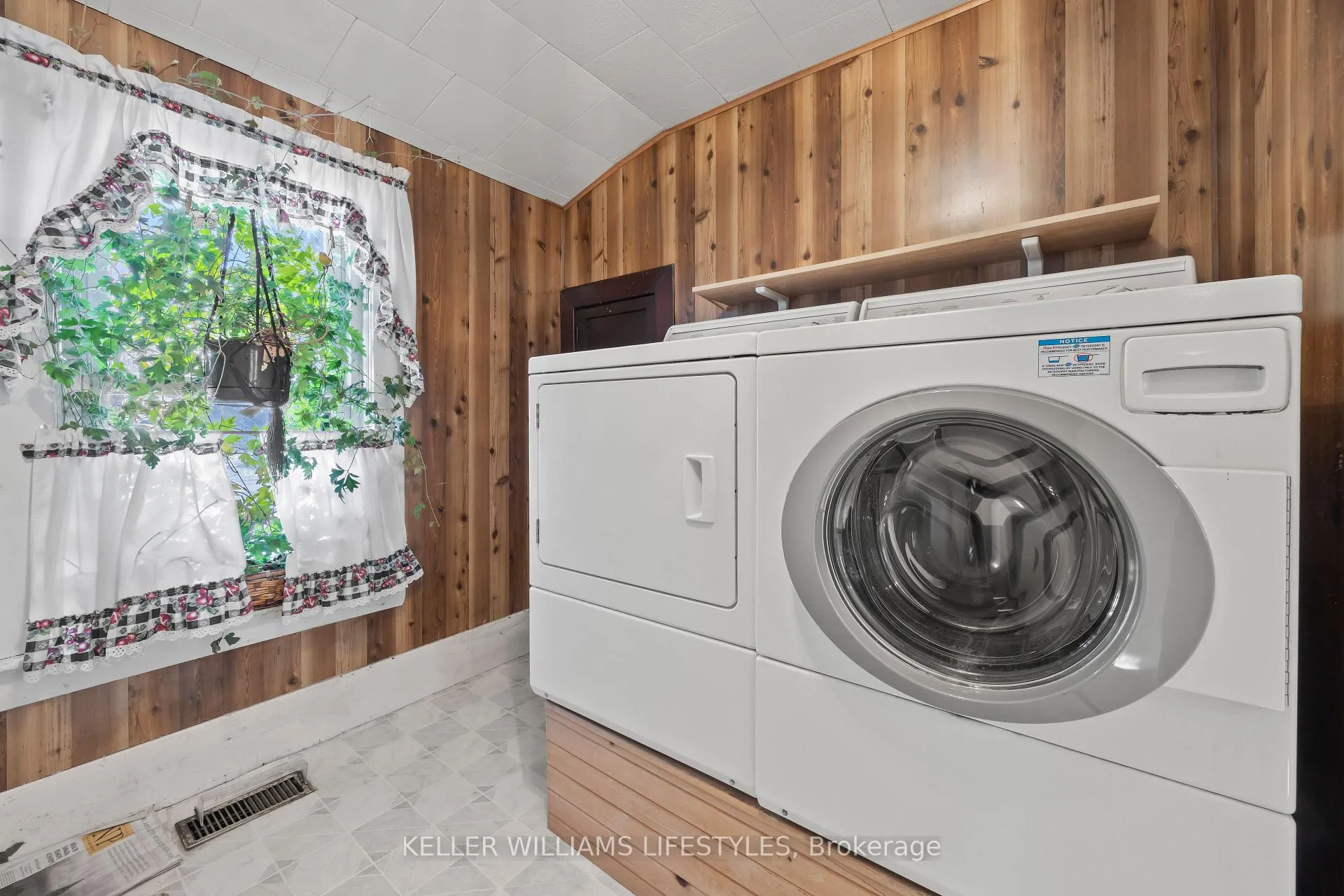 Photo 23 of 136 Queen Street, North Middlesex, Ailsa Craig — HOMEH