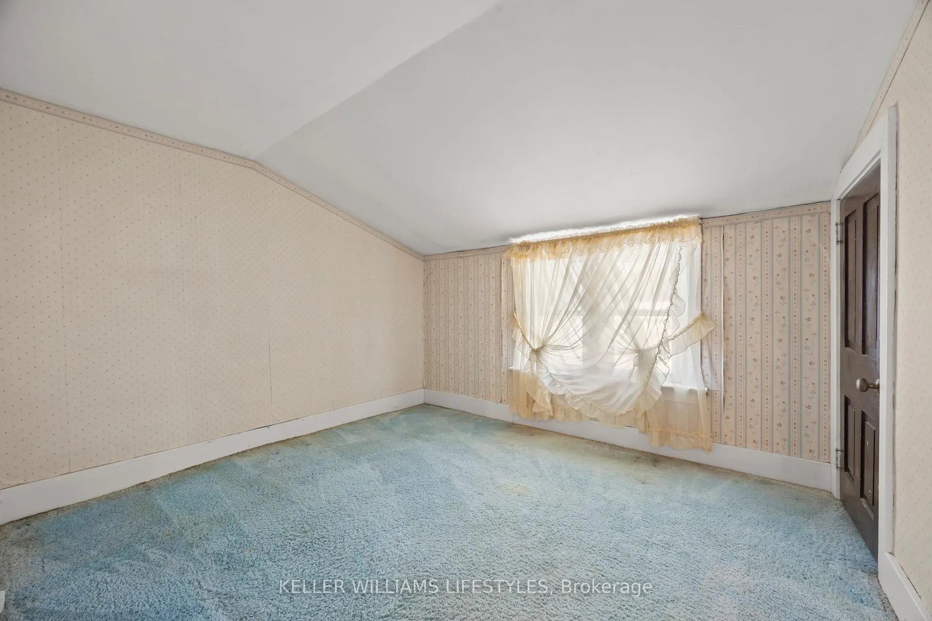 Photo 27 of 136 Queen Street, North Middlesex, Ailsa Craig — HOMEH