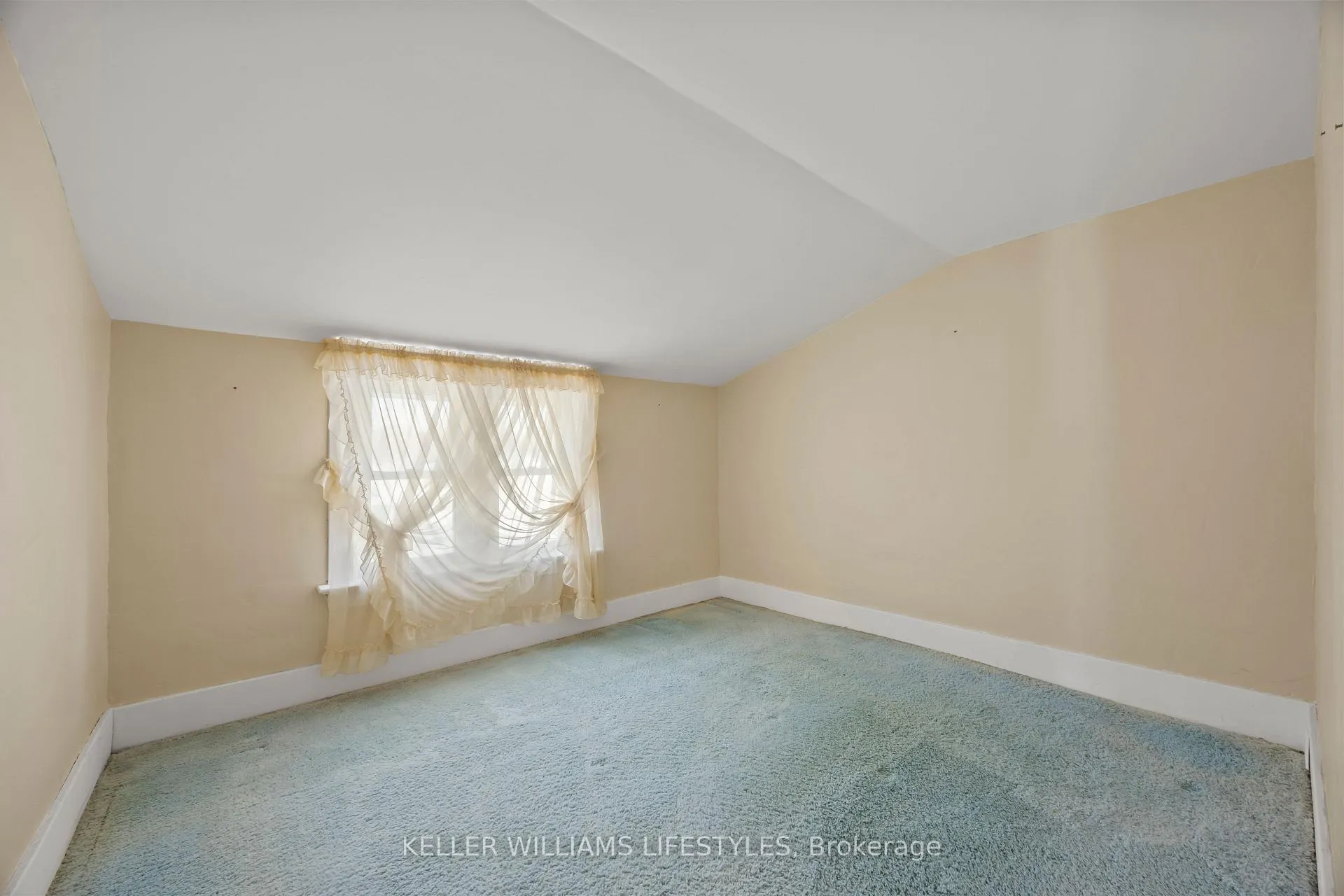 Photo 28 of 136 Queen Street, North Middlesex, Ailsa Craig — HOMEH