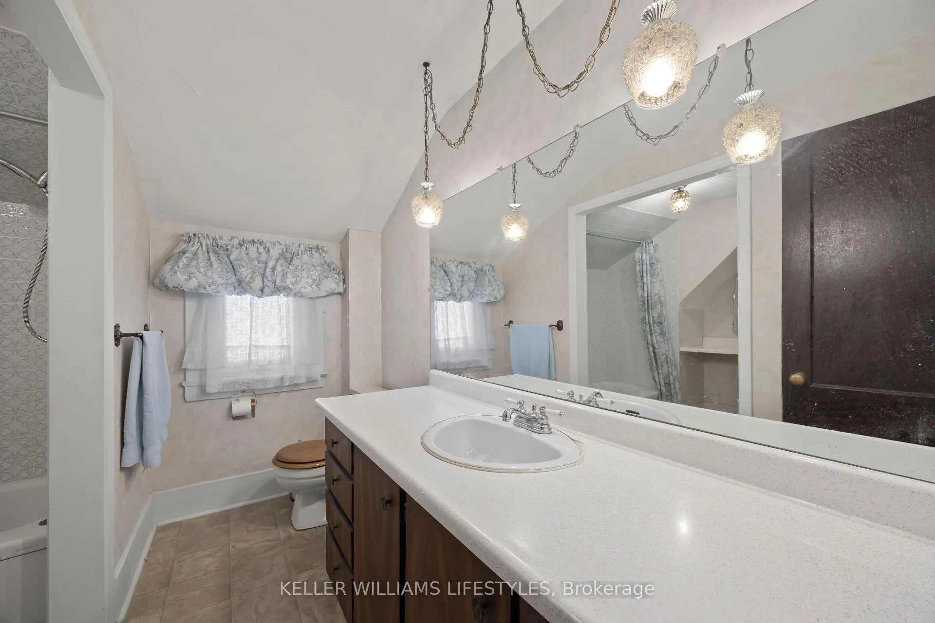 Photo 31 of 136 Queen Street, North Middlesex, Ailsa Craig — HOMEH