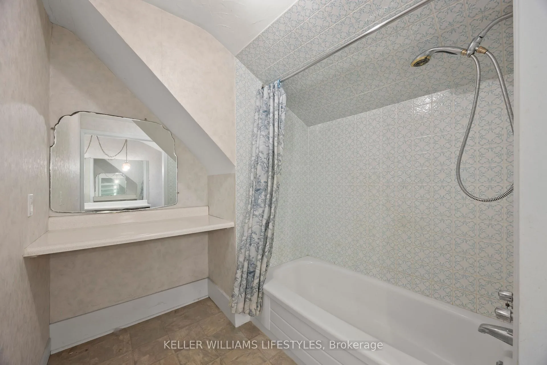 Photo 32 of 136 Queen Street, North Middlesex, Ailsa Craig — HOMEH