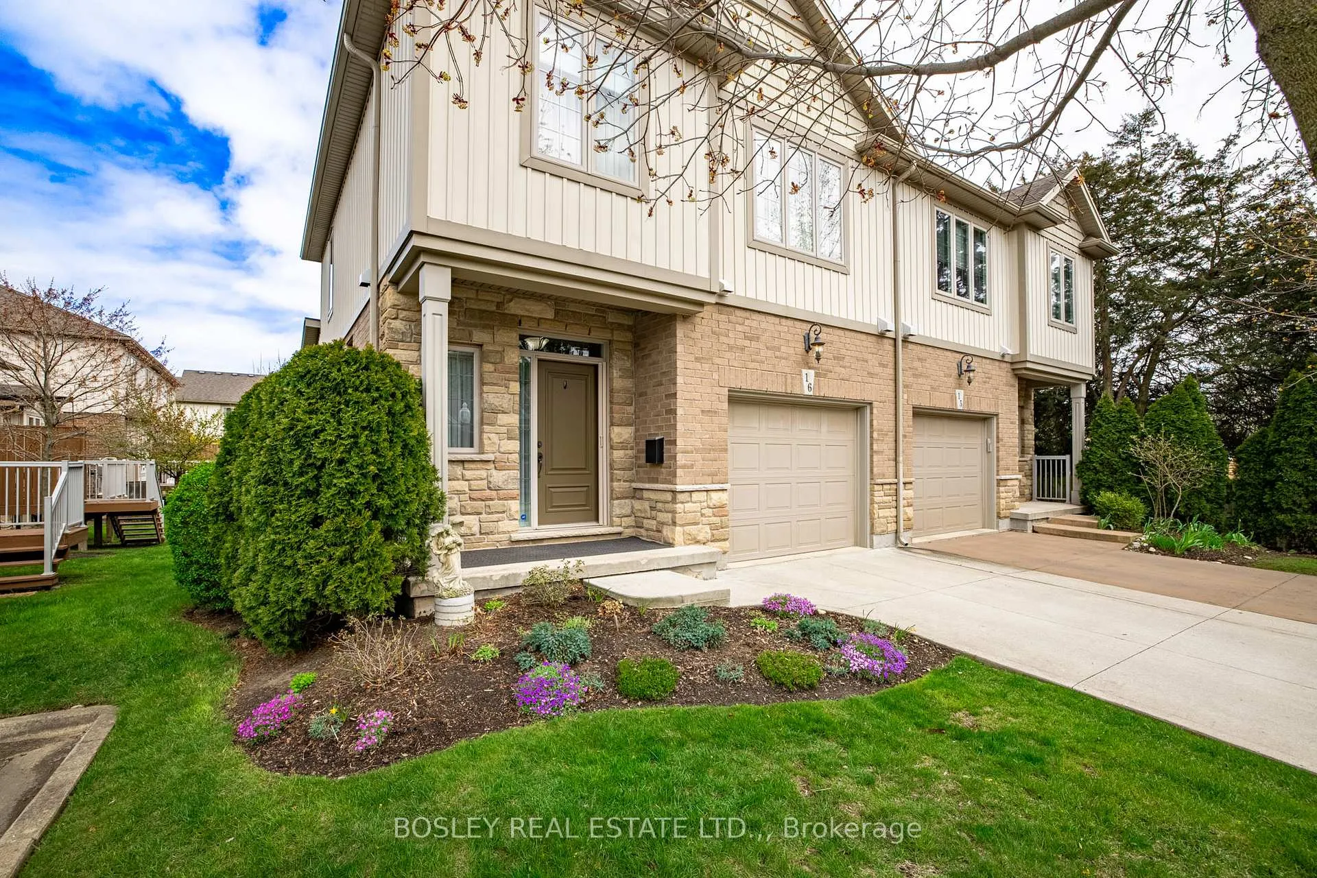 Photo 2 of Unit 16, 409 Niagara Street, St. Catharines, Carlton/Bunting — HOMEH