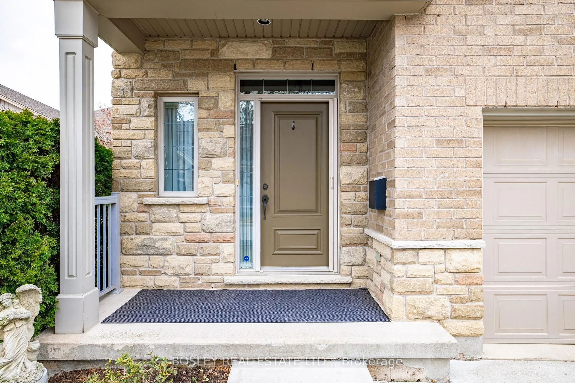 Photo 3 of Unit 16, 409 Niagara Street, St. Catharines, Carlton/Bunting — HOMEH
