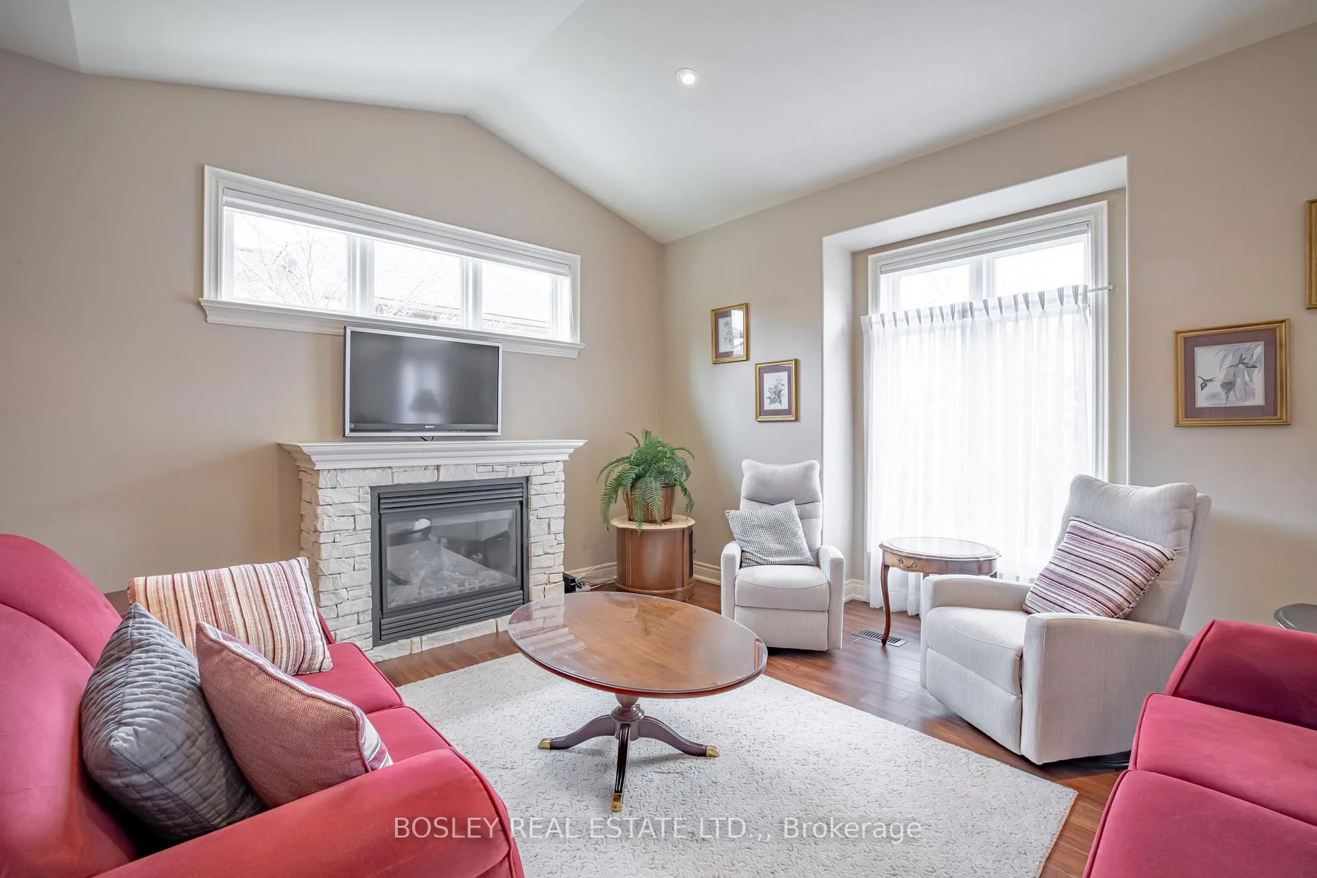 Photo 6 of Unit 16, 409 Niagara Street, St. Catharines, Carlton/Bunting — HOMEH