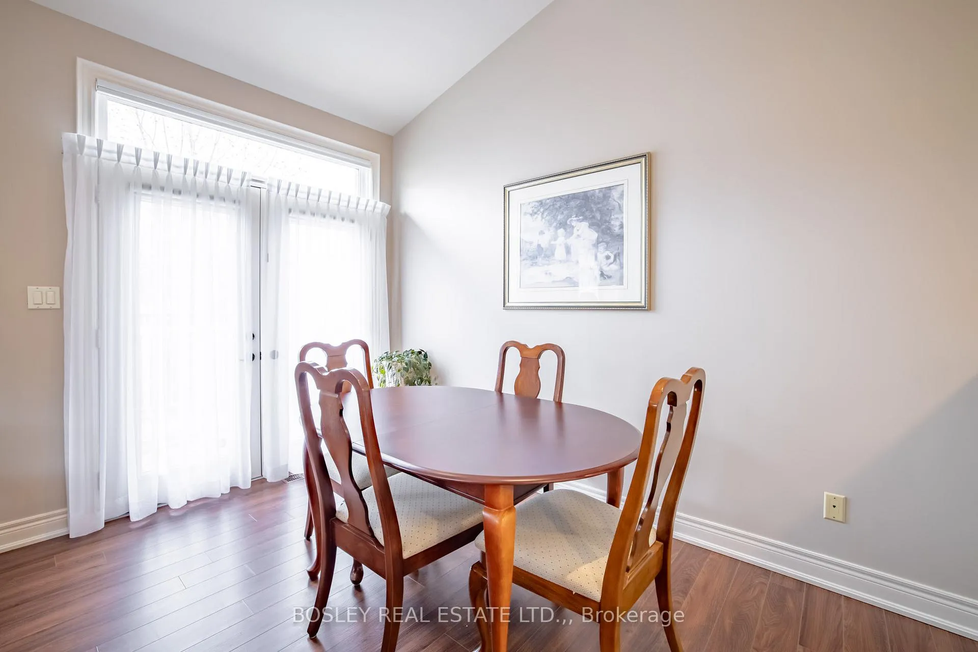 Photo 10 of Unit 16, 409 Niagara Street, St. Catharines, Carlton/Bunting — HOMEH