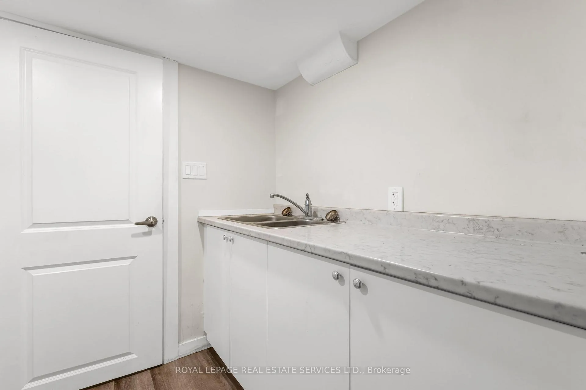 Photo 7 of Unit Lower, 58 East Avenue S, Hamilton, Stinson — HOMEH