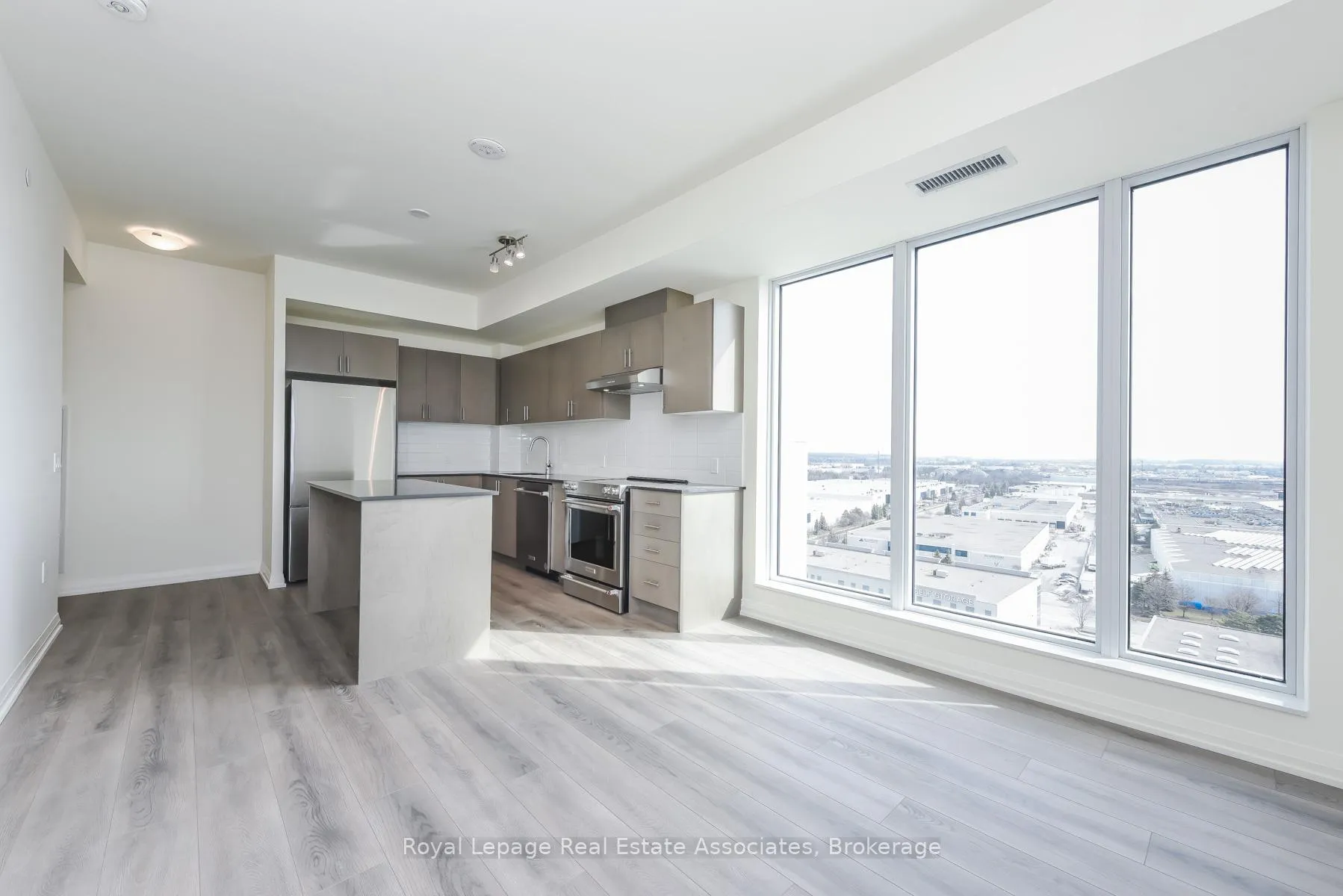 Photo 4 of Unit 1121, 8960 Jane Street, Vaughan, Concord — HOMEH