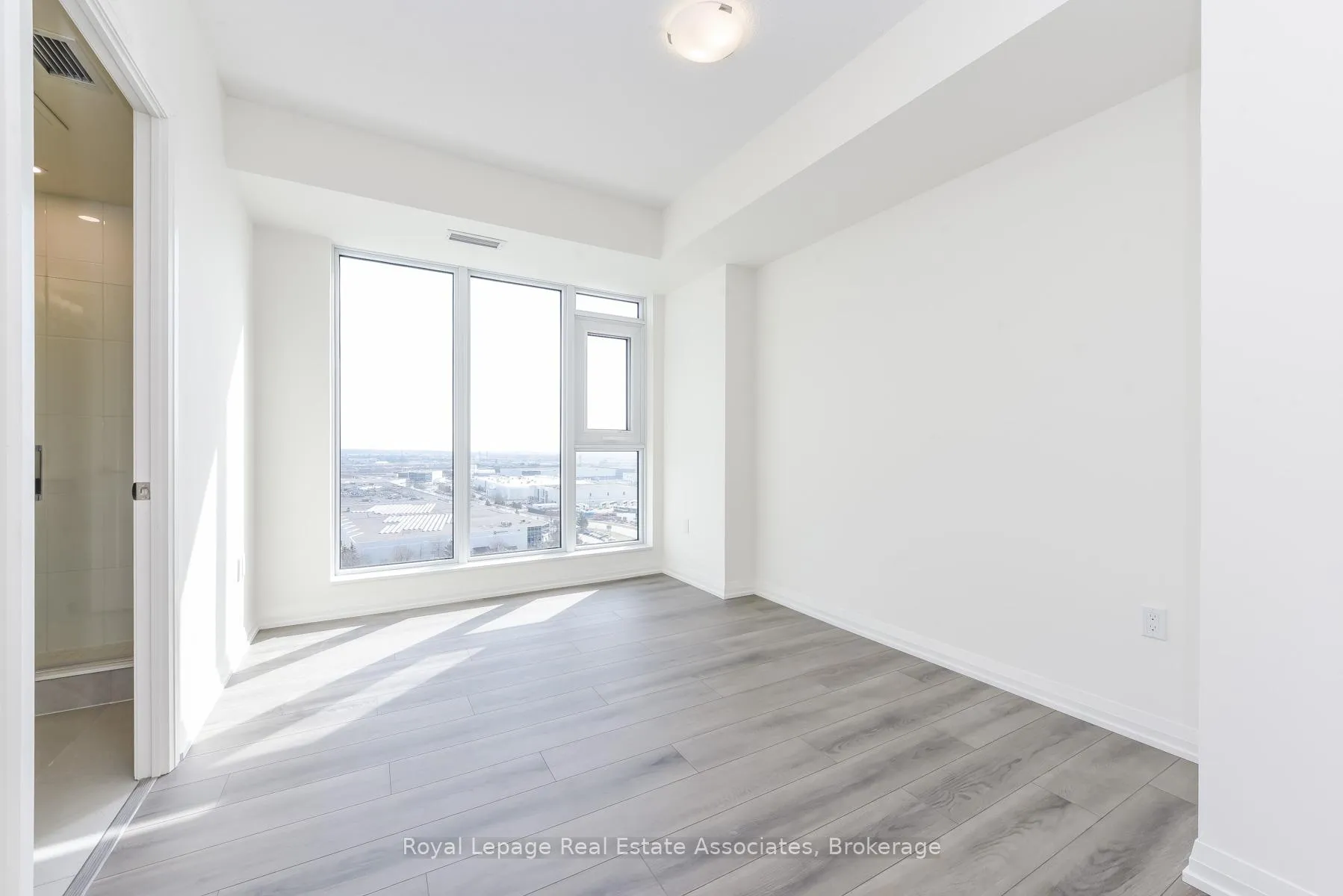 Photo 5 of Unit 1121, 8960 Jane Street, Vaughan, Concord — HOMEH