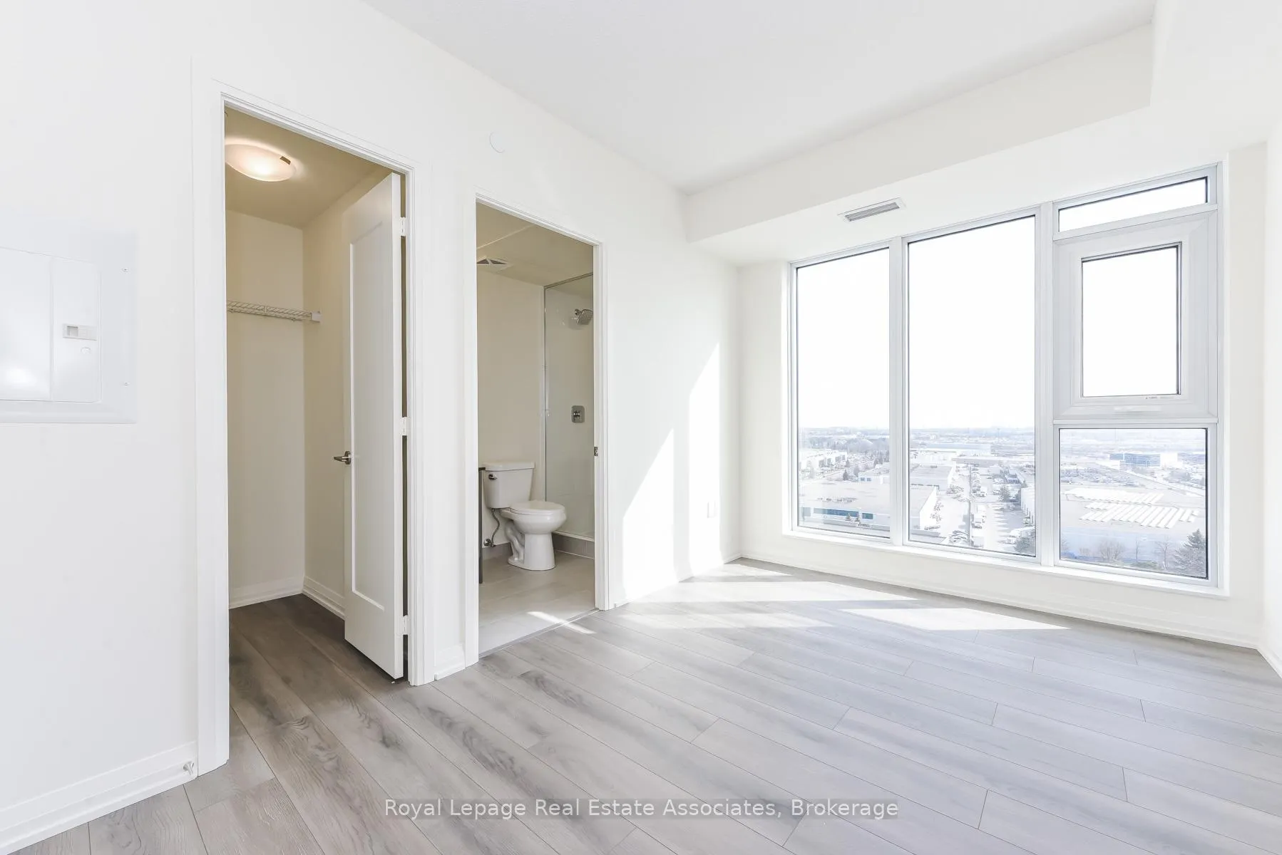 Photo 6 of Unit 1121, 8960 Jane Street, Vaughan, Concord — HOMEH