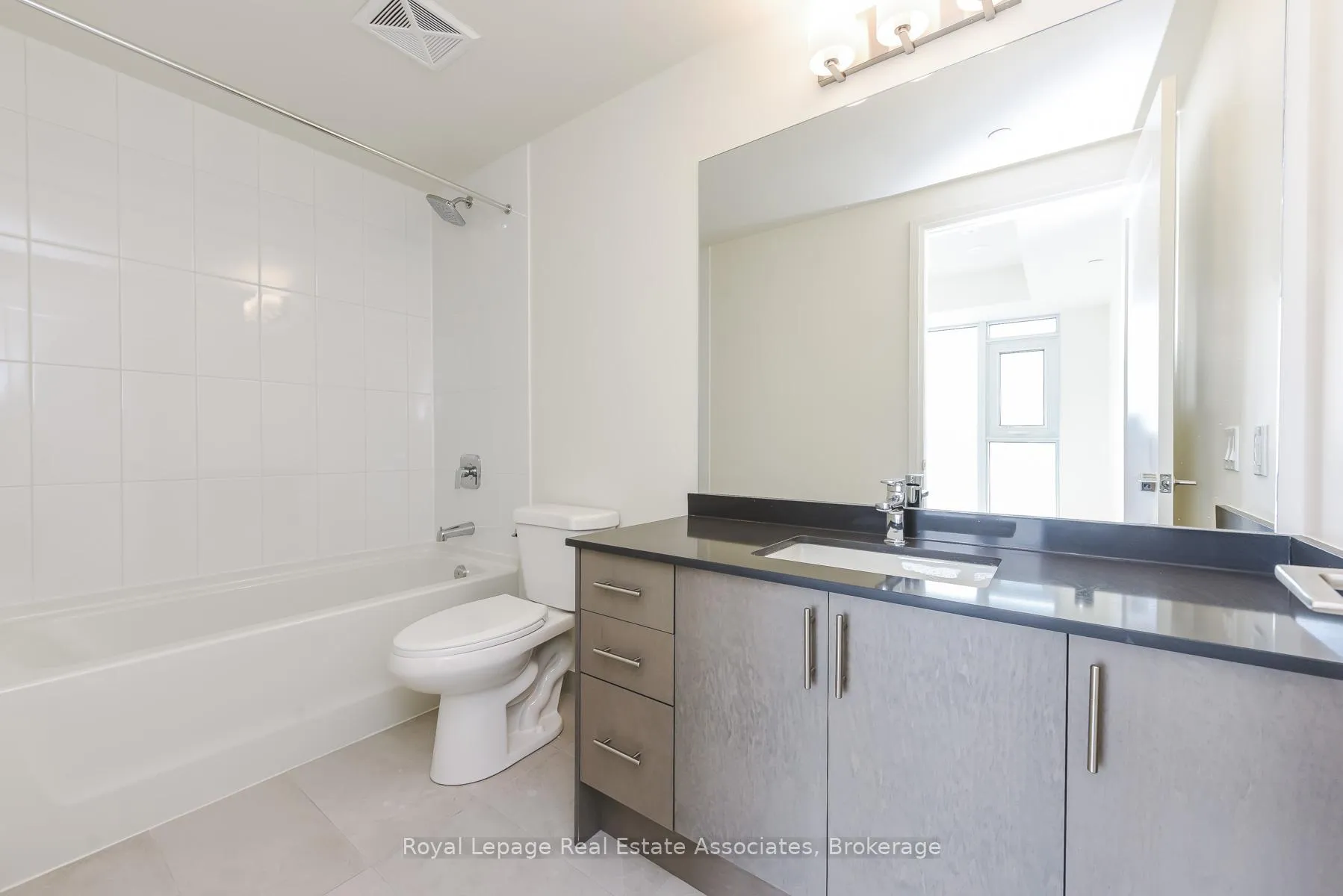 Photo 8 of Unit 1121, 8960 Jane Street, Vaughan, Concord — HOMEH