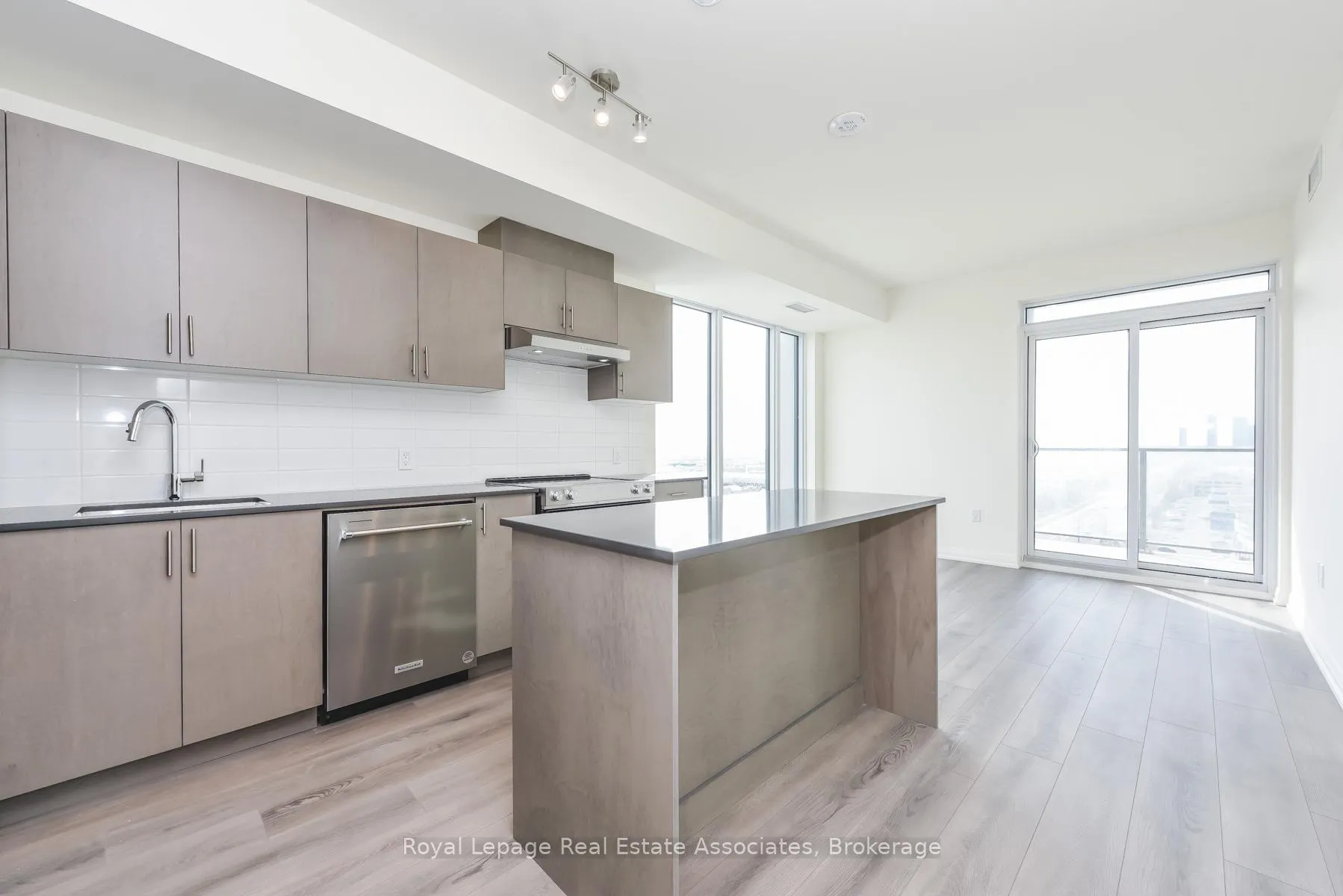 Photo 11 of Unit 1121, 8960 Jane Street, Vaughan, Concord — HOMEH