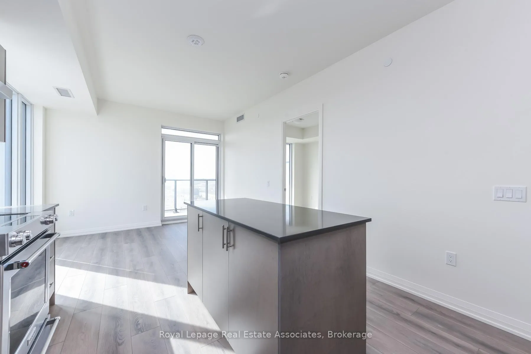 Photo 42 of Unit 1121, 8960 Jane Street, Vaughan, Concord — HOMEH