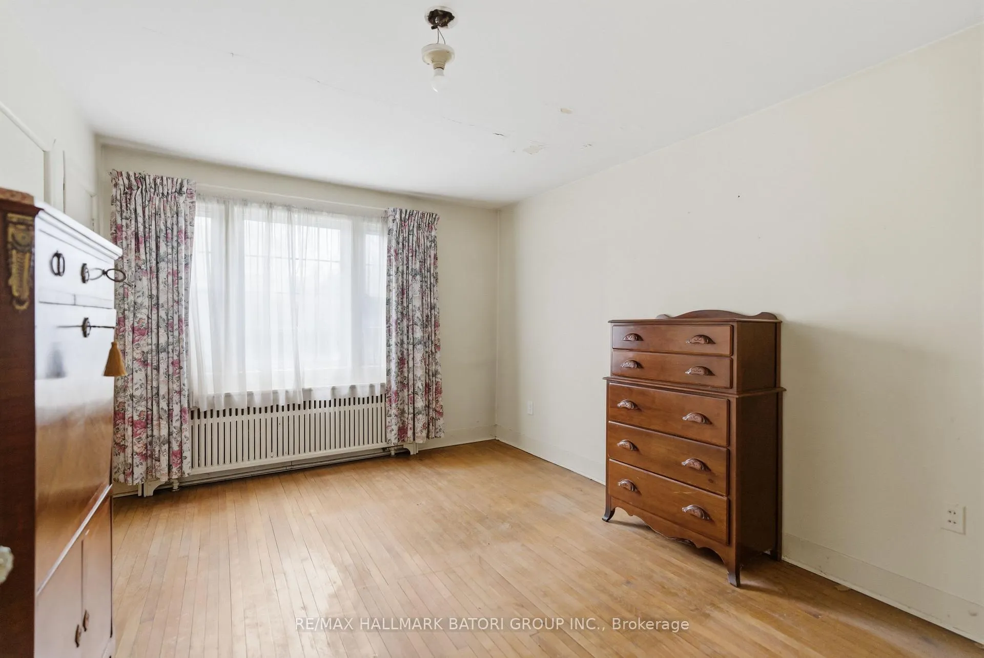 Photo 8 of 18 King Georges Drive, North York, Beechborough-Greenbrook — HOMEH