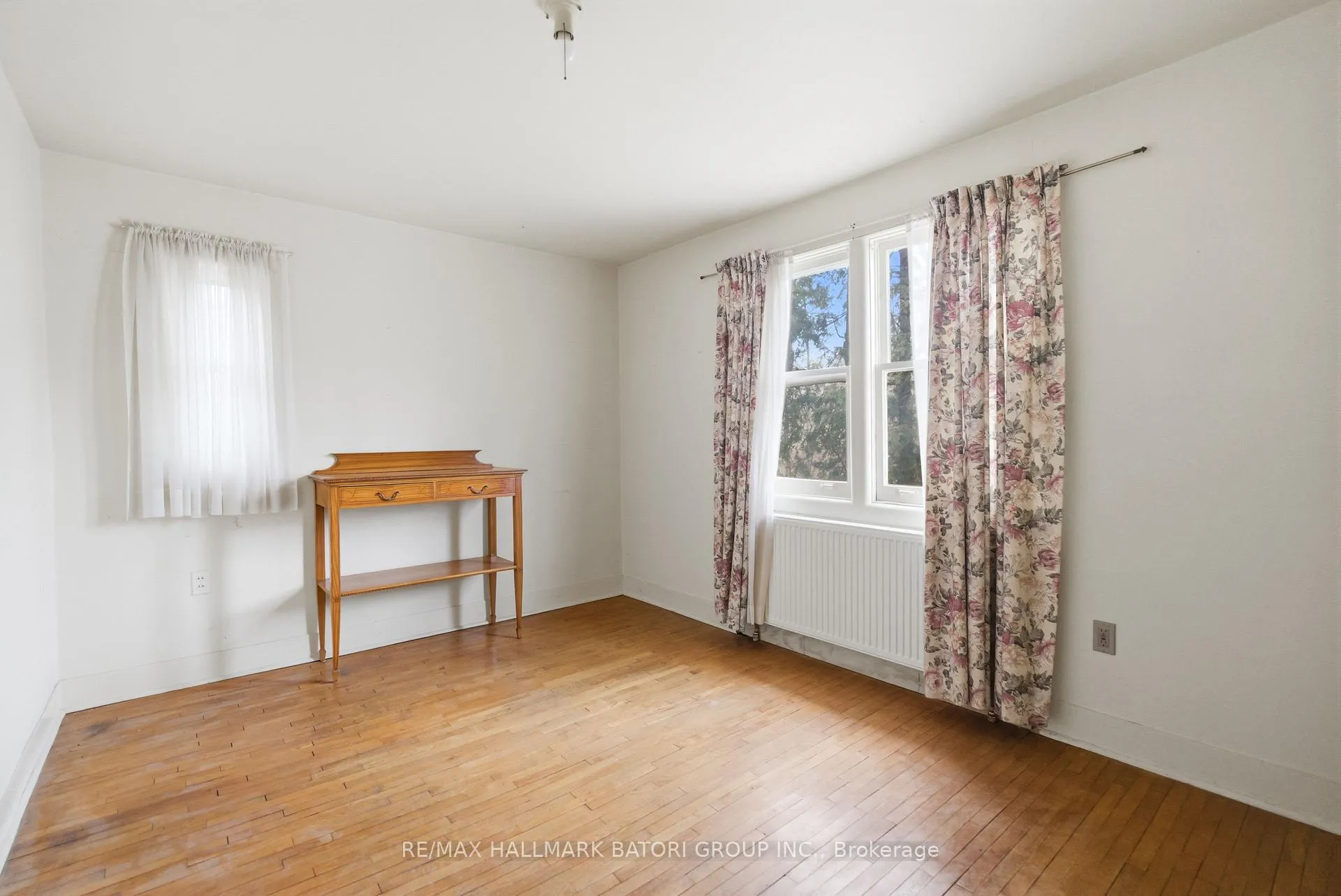 Photo 10 of 18 King Georges Drive, North York, Beechborough-Greenbrook — HOMEH