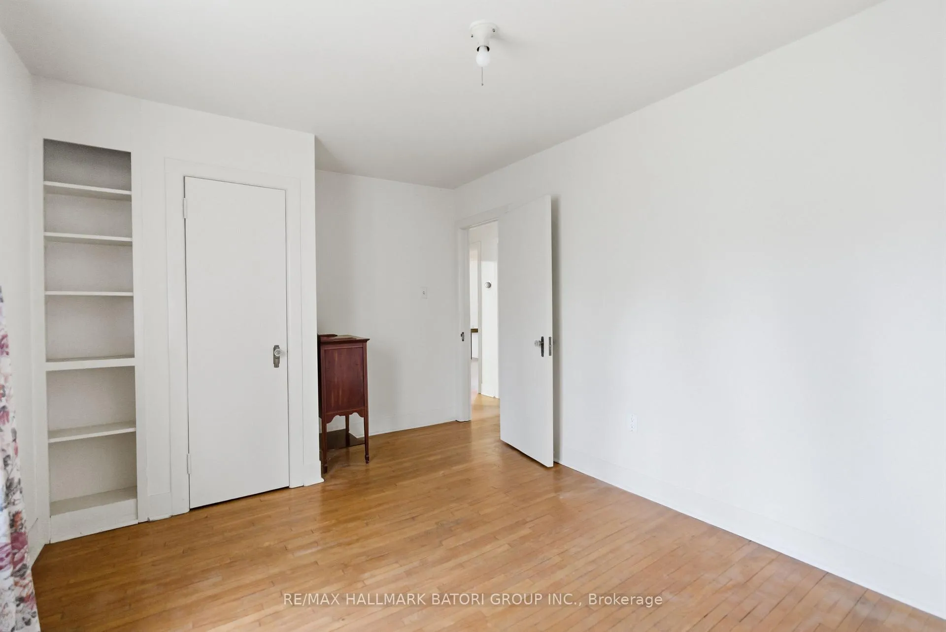 Photo 12 of 18 King Georges Drive, North York, Beechborough-Greenbrook — HOMEH