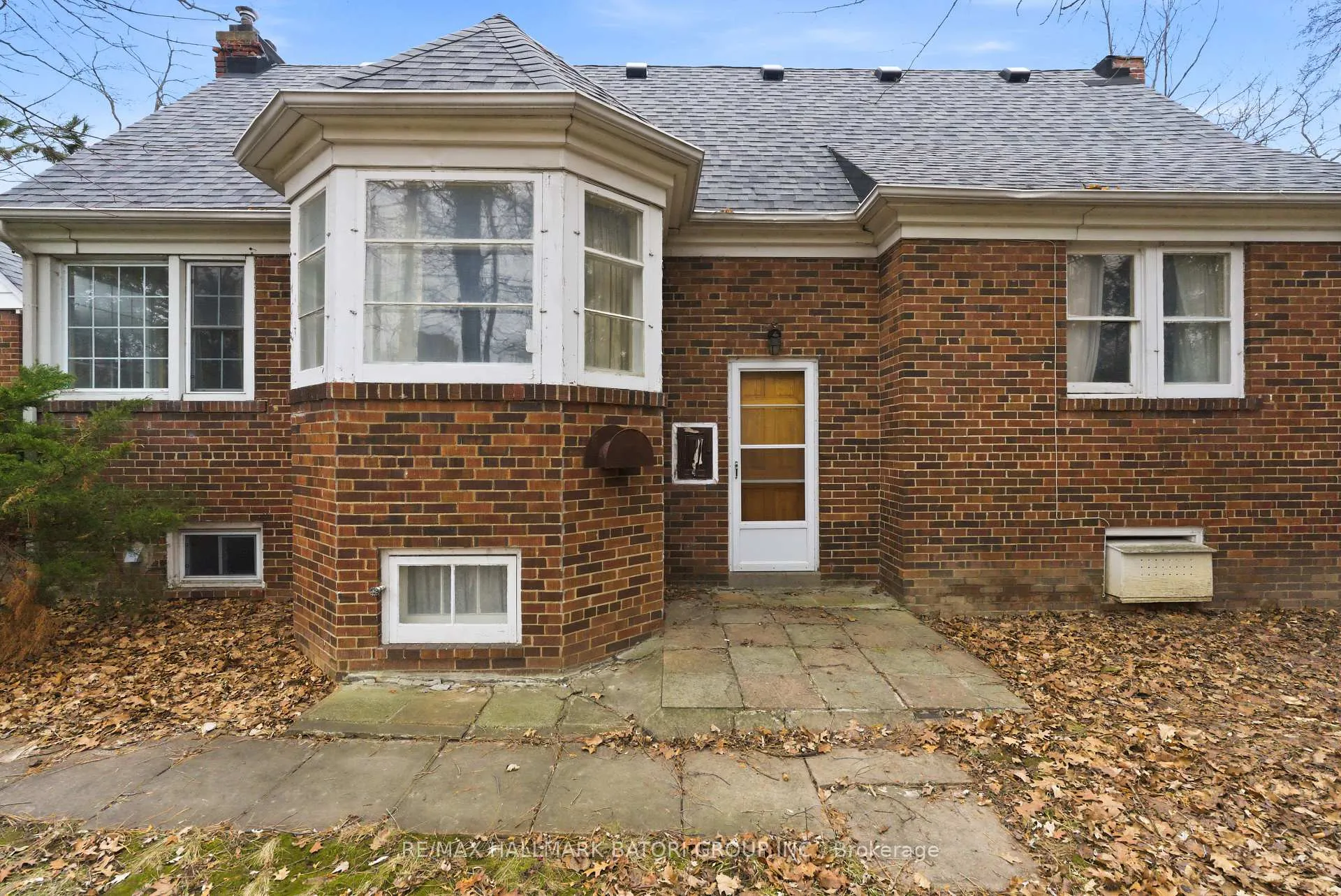 Photo 13 of 18 King Georges Drive, North York, Beechborough-Greenbrook — HOMEH