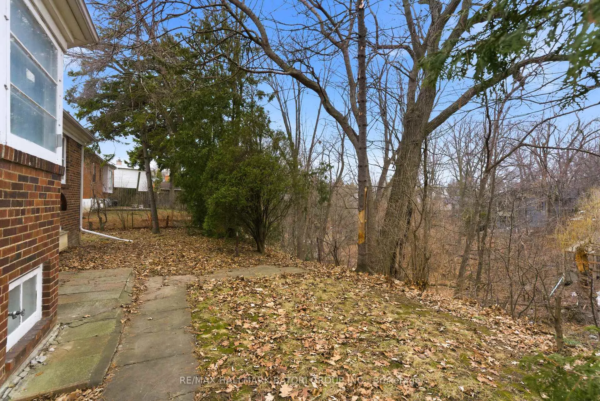 Photo 14 of 18 King Georges Drive, North York, Beechborough-Greenbrook — HOMEH