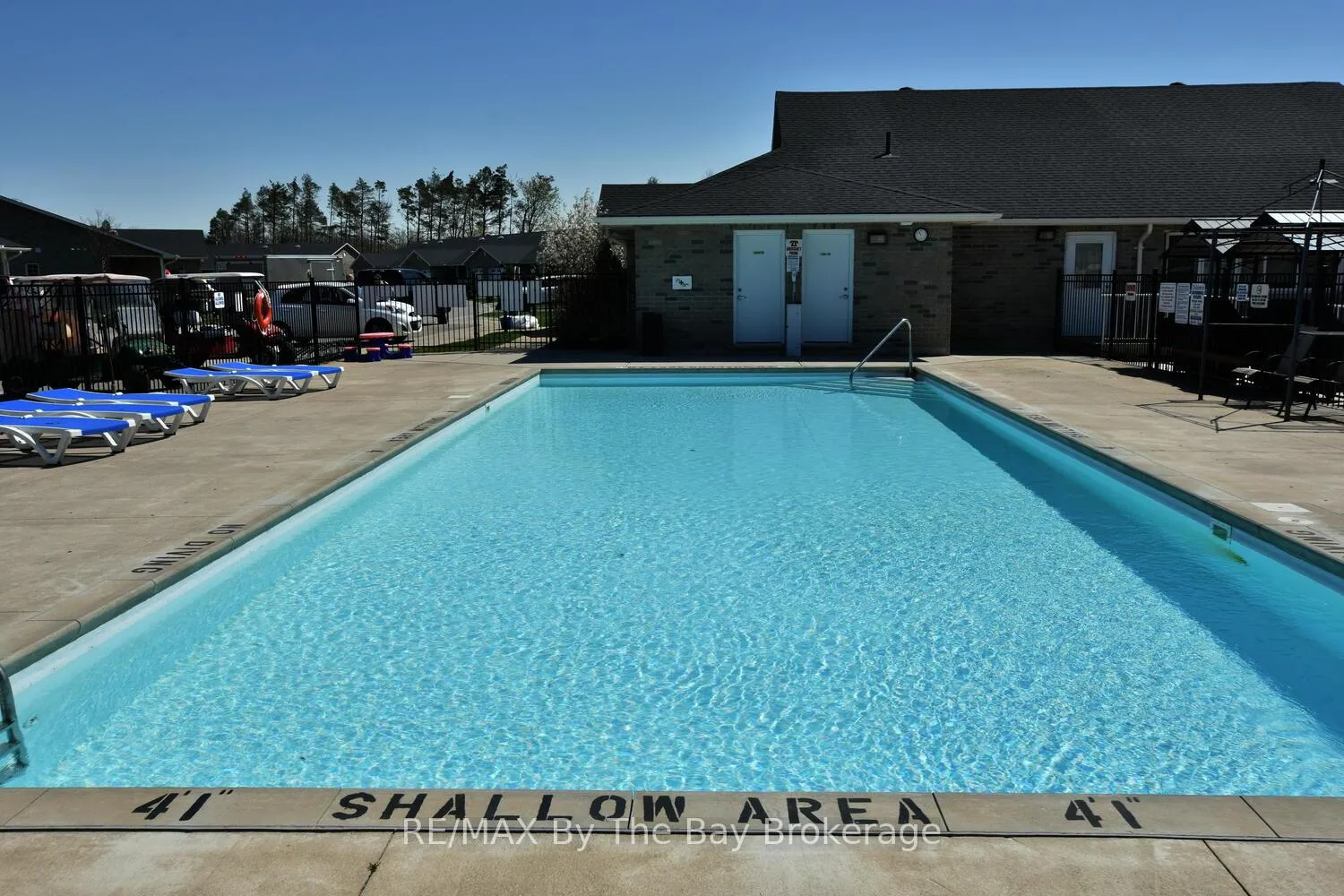 Photo 3 of 15 Carruthers Street S, Wasaga Beach — HOMEH