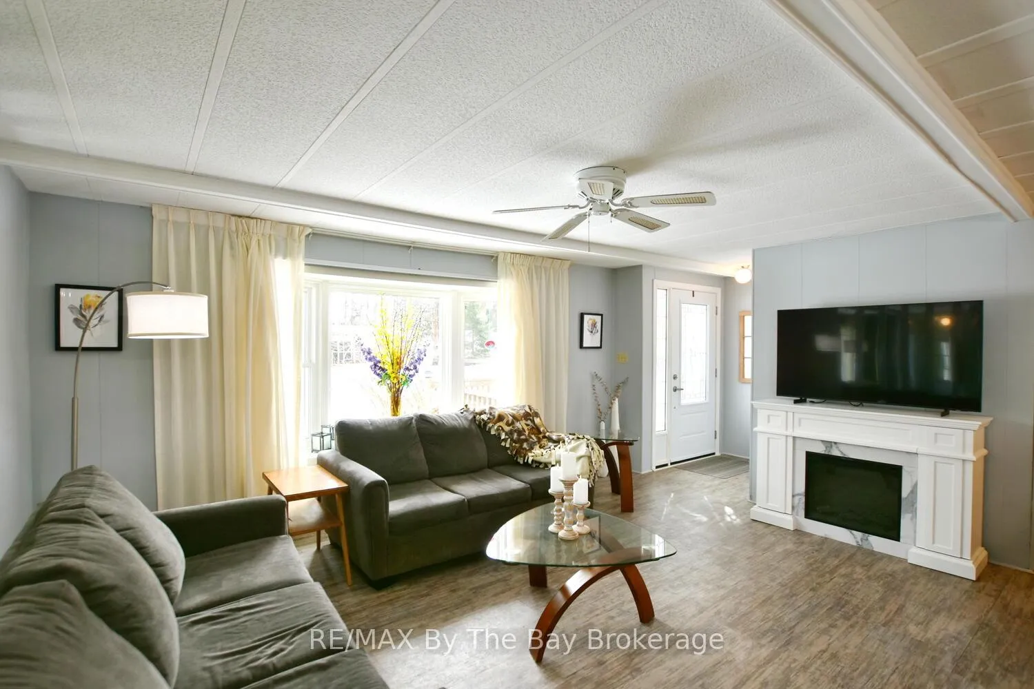 Photo 6 of 15 Carruthers Street S, Wasaga Beach — HOMEH