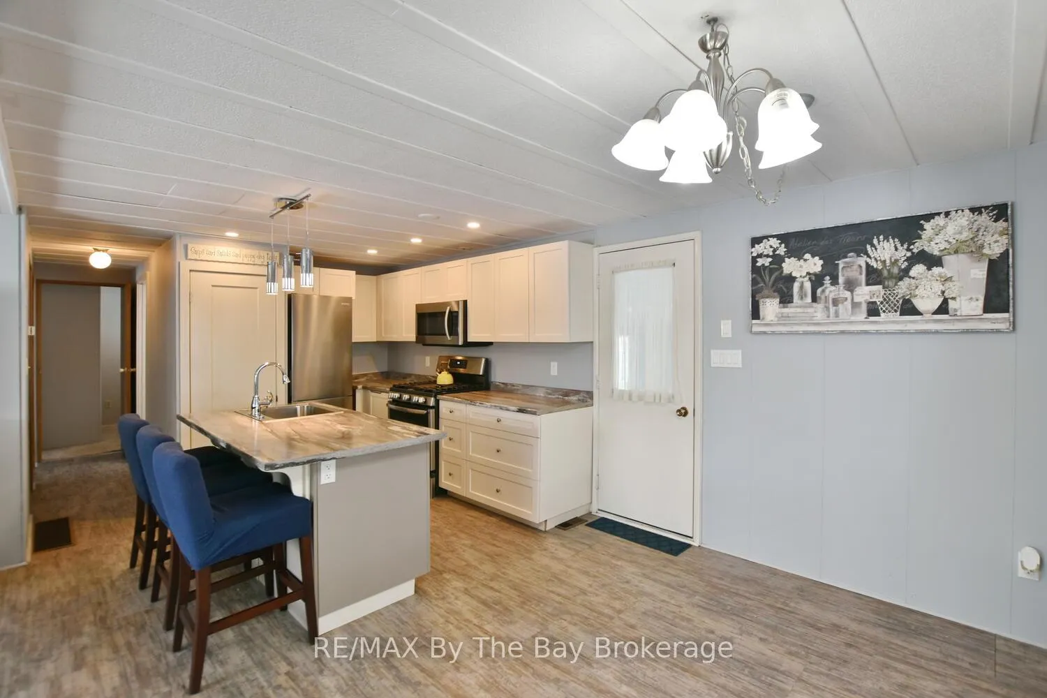 Photo 8 of 15 Carruthers Street S, Wasaga Beach — HOMEH