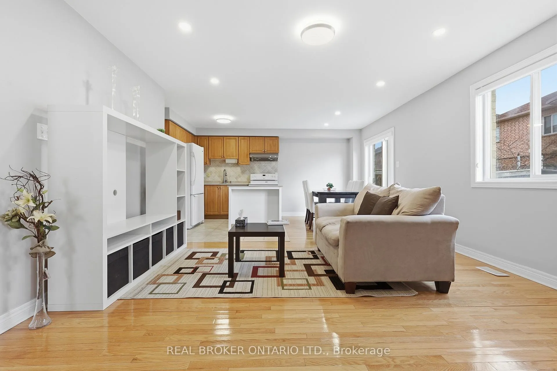 Photo 3 of Unit MAIN, 2 Sir Jacobs Crescent, Brampton, Fletcher's Meadow — HOMEH