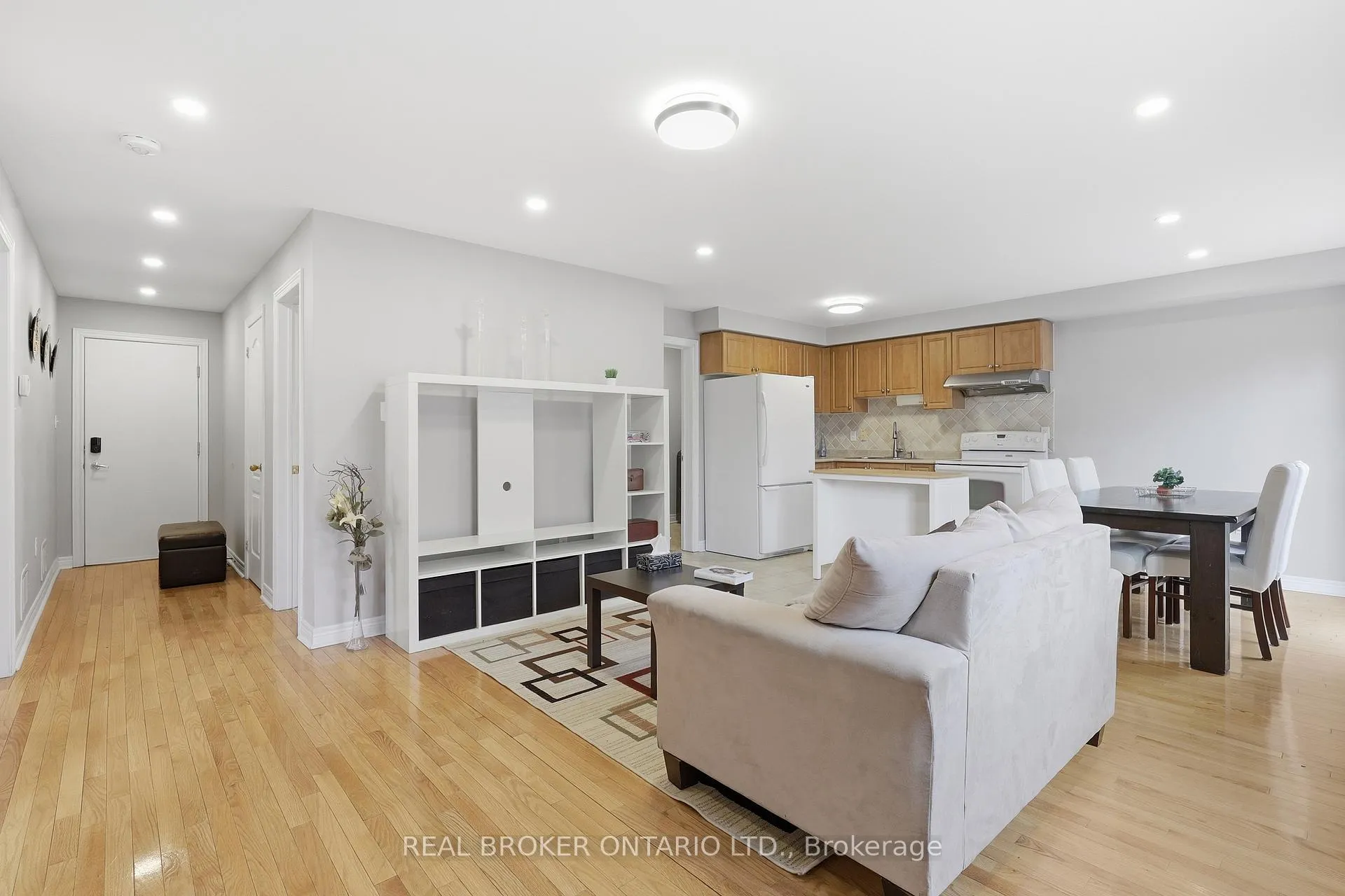 Photo 4 of Unit MAIN, 2 Sir Jacobs Crescent, Brampton, Fletcher's Meadow — HOMEH