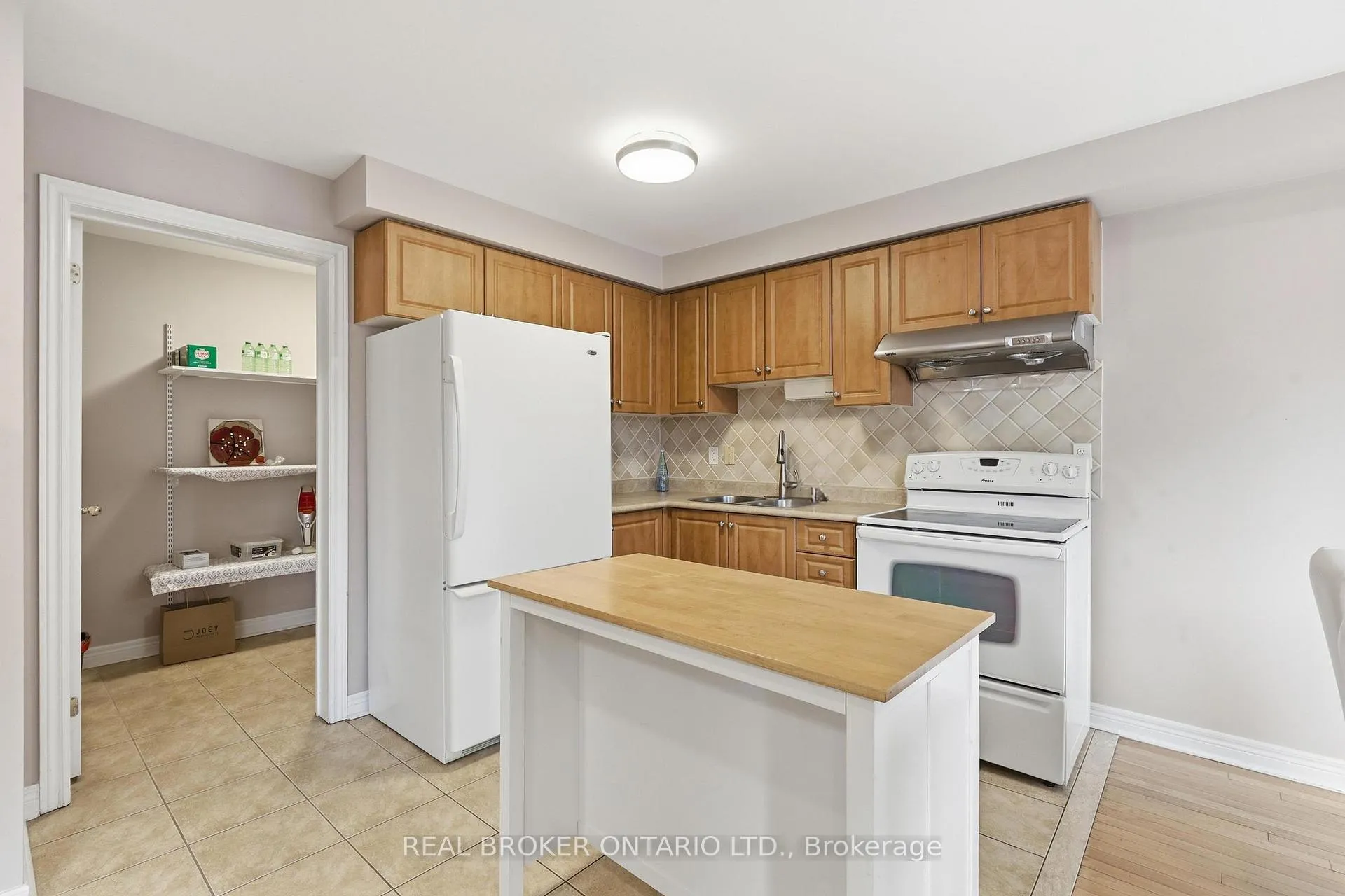 Photo 5 of Unit MAIN, 2 Sir Jacobs Crescent, Brampton, Fletcher's Meadow — HOMEH