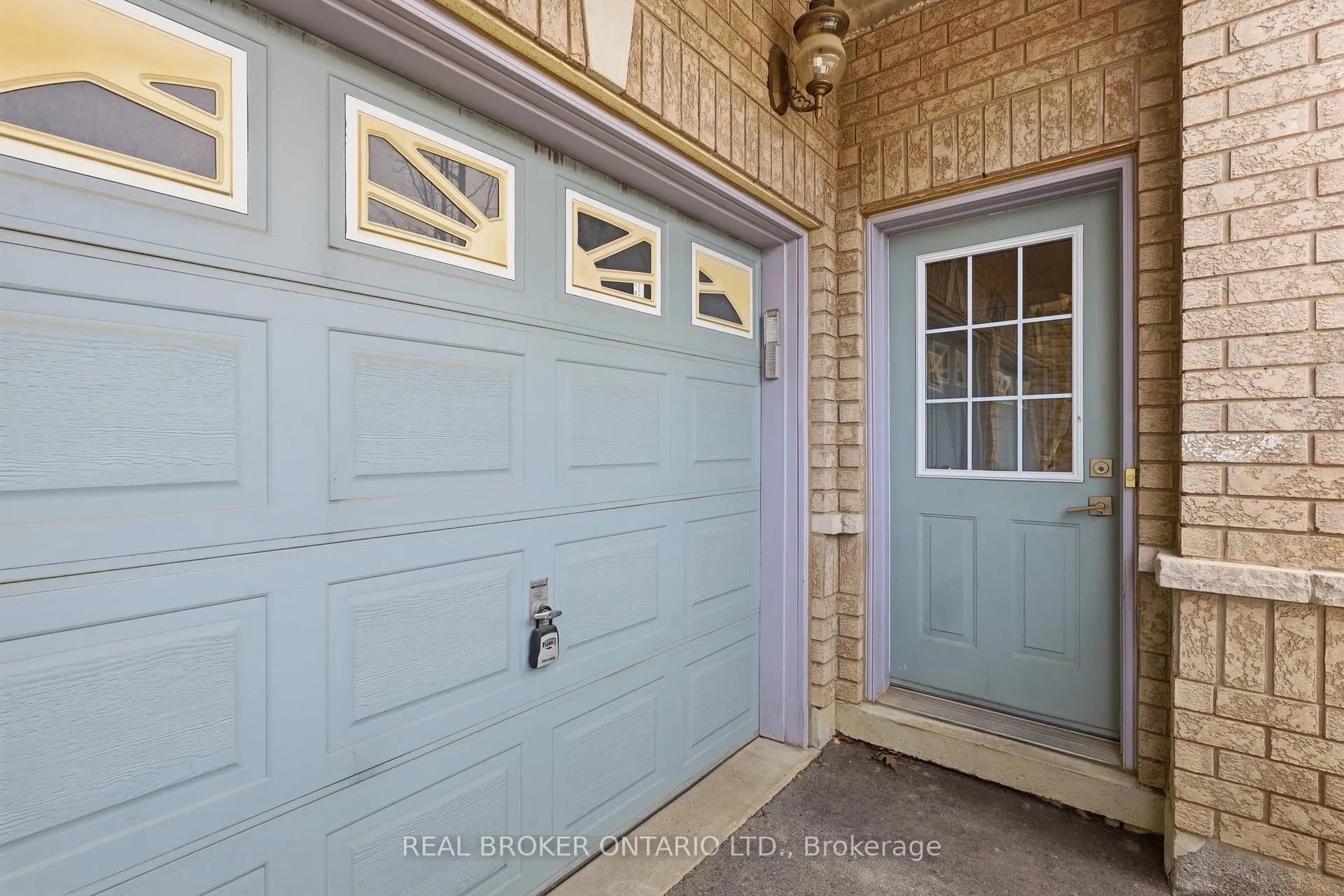 Photo 15 of Unit MAIN, 2 Sir Jacobs Crescent, Brampton, Fletcher's Meadow — HOMEH