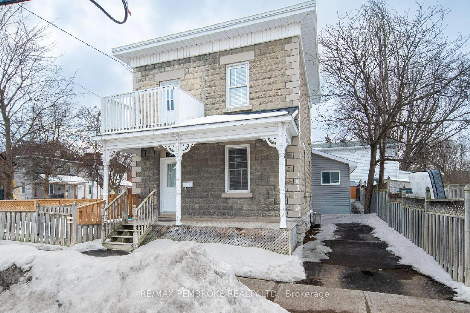 Photo 1 of 320 Moffat Street, Pembroke — HOMEH