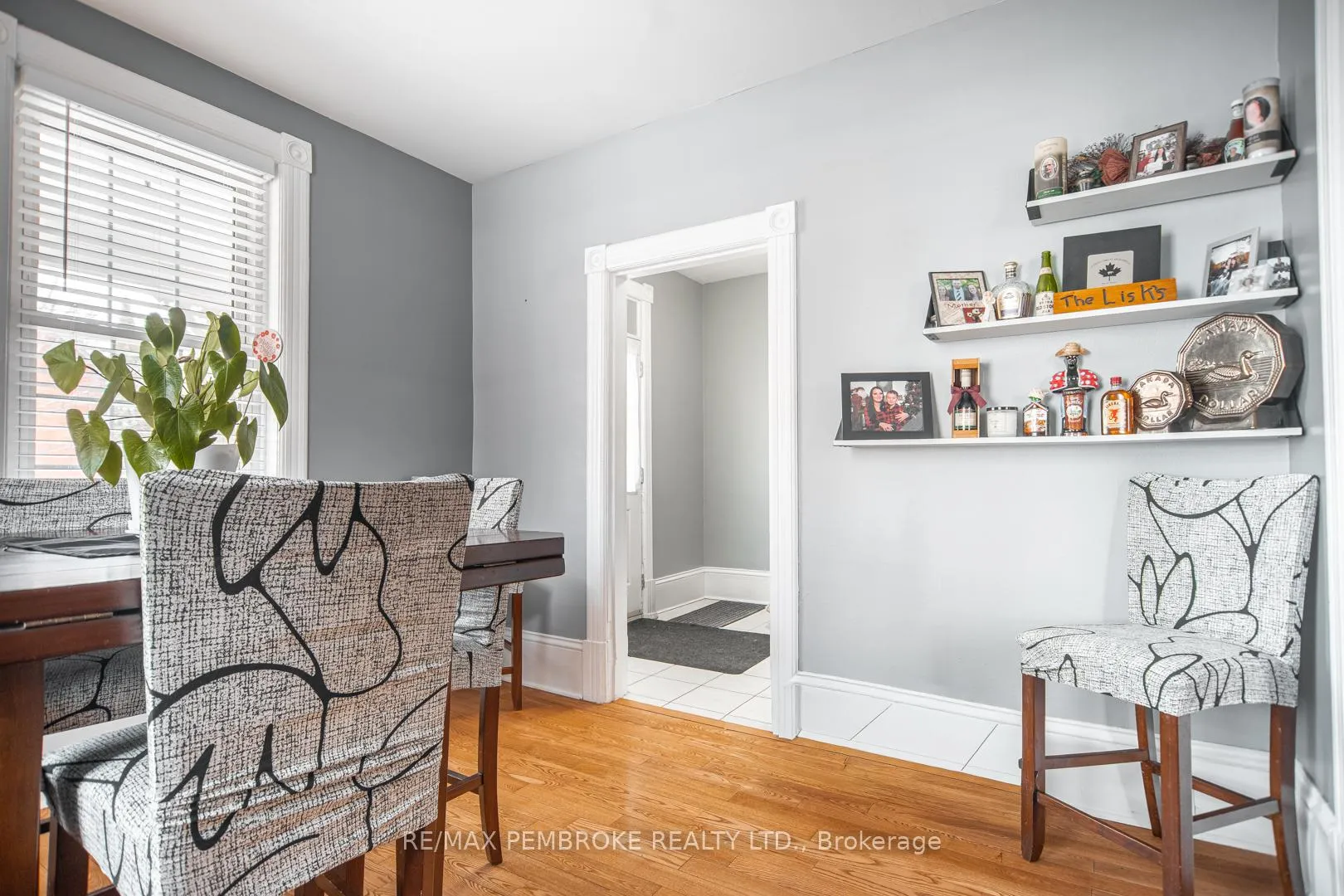 Photo 4 of 320 Moffat Street, Pembroke — HOMEH