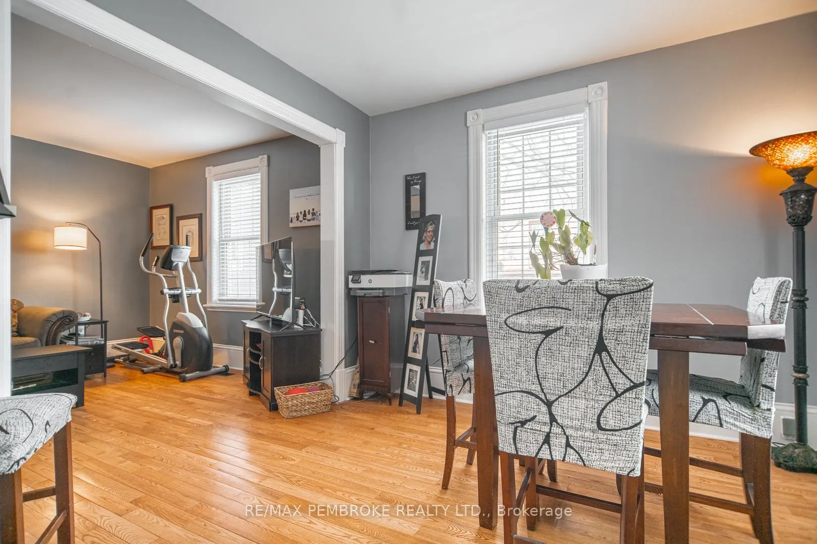 Photo 5 of 320 Moffat Street, Pembroke — HOMEH