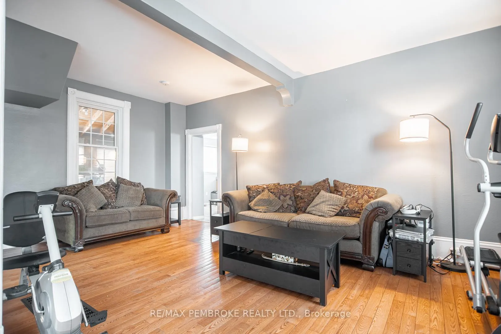 Photo 6 of 320 Moffat Street, Pembroke — HOMEH