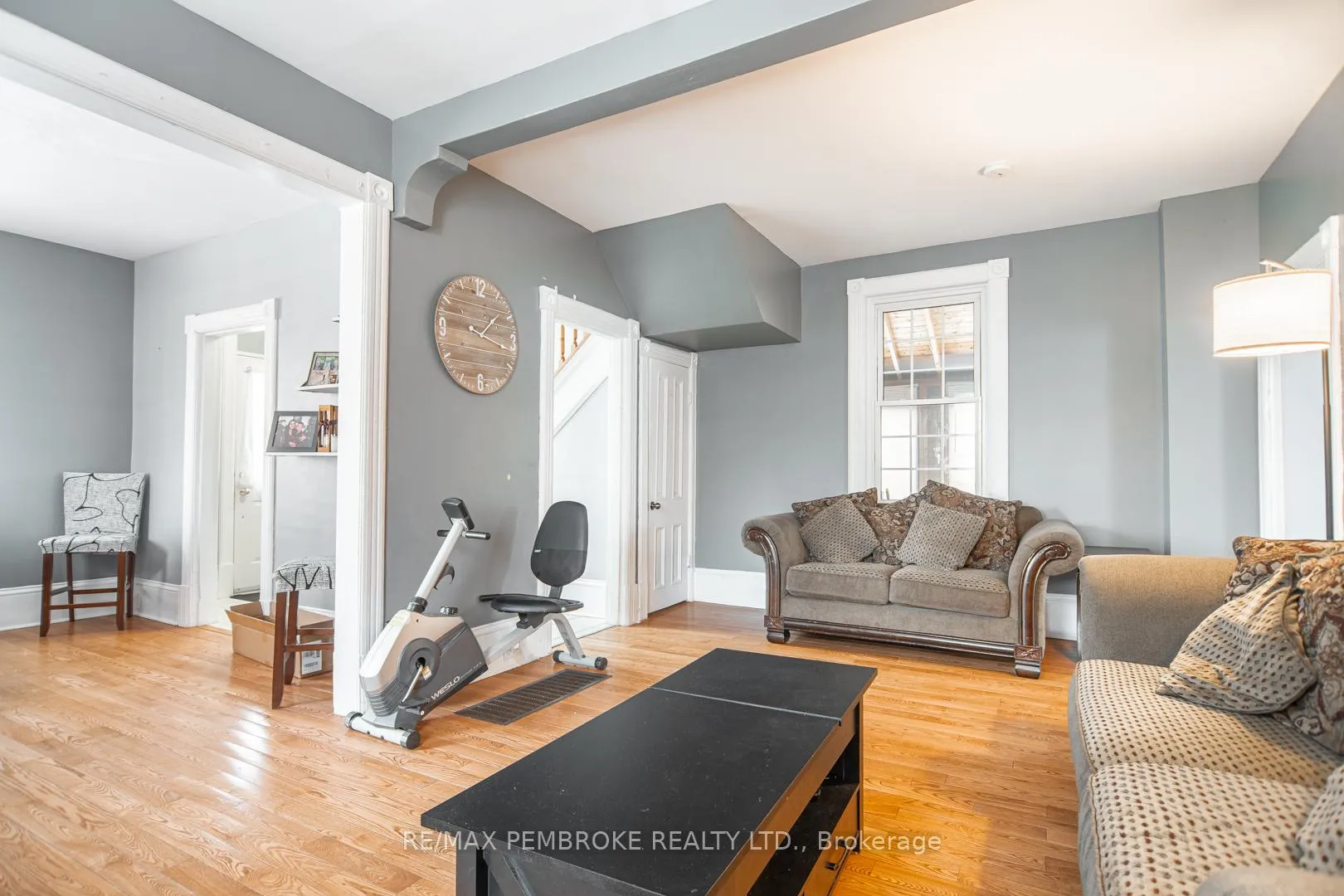 Photo 8 of 320 Moffat Street, Pembroke — HOMEH
