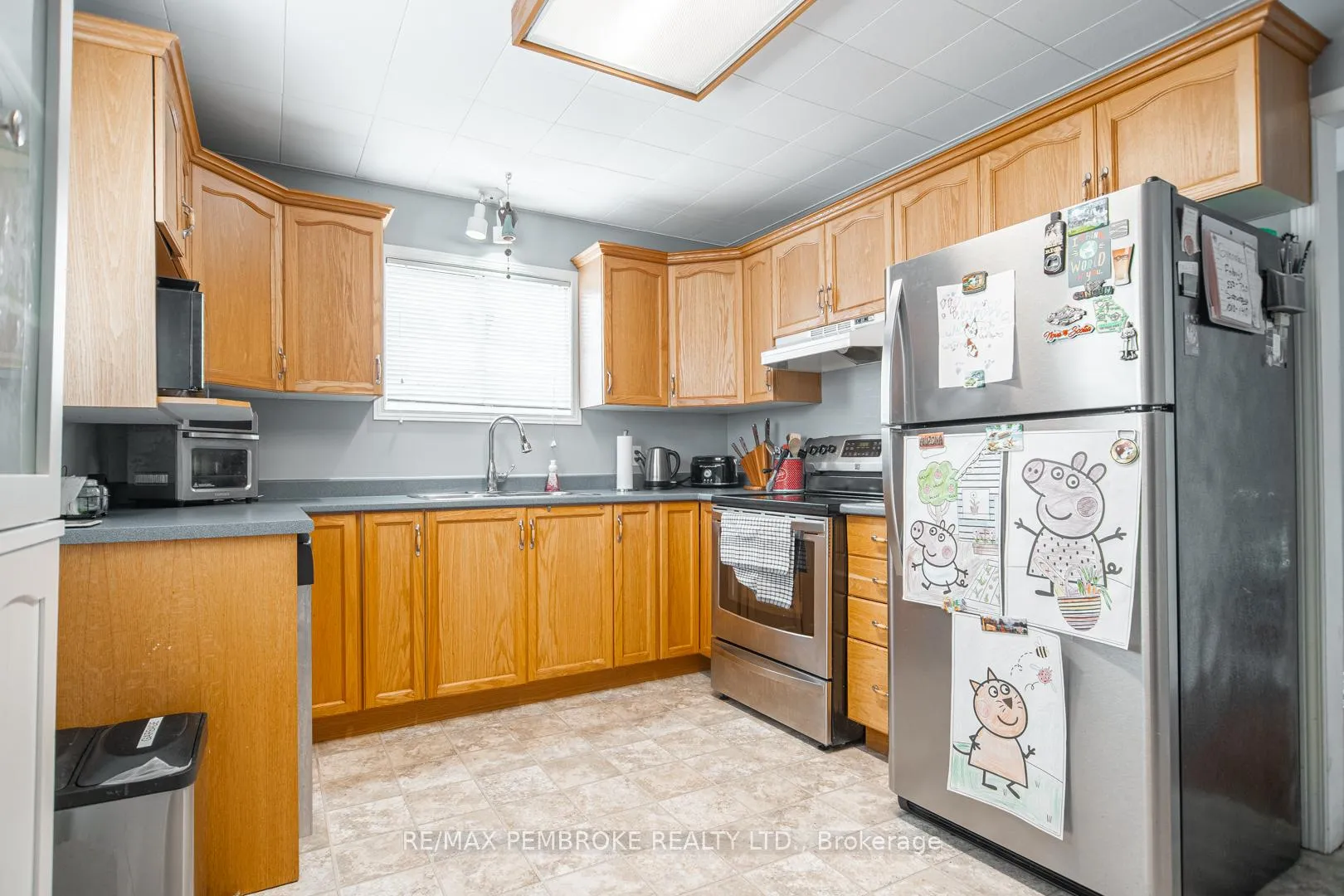 Photo 10 of 320 Moffat Street, Pembroke — HOMEH