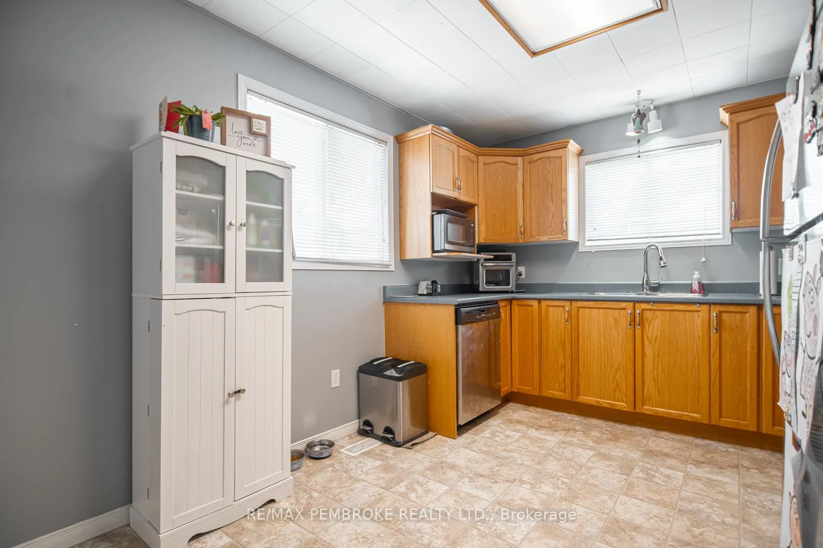Photo 11 of 320 Moffat Street, Pembroke — HOMEH