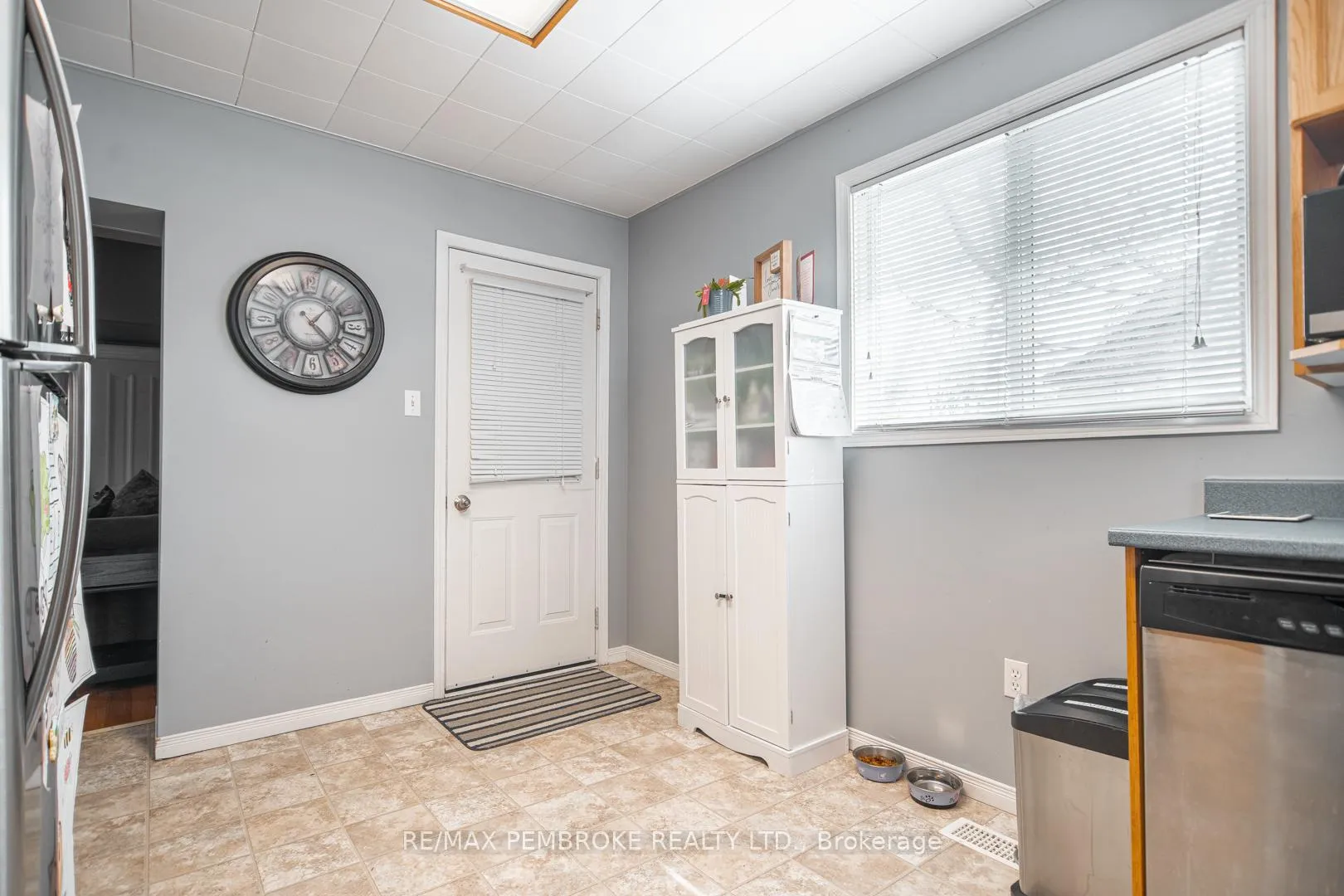 Photo 12 of 320 Moffat Street, Pembroke — HOMEH