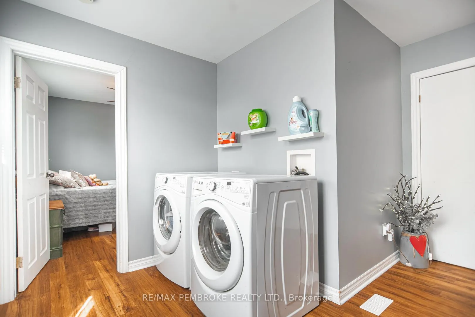 Photo 14 of 320 Moffat Street, Pembroke — HOMEH