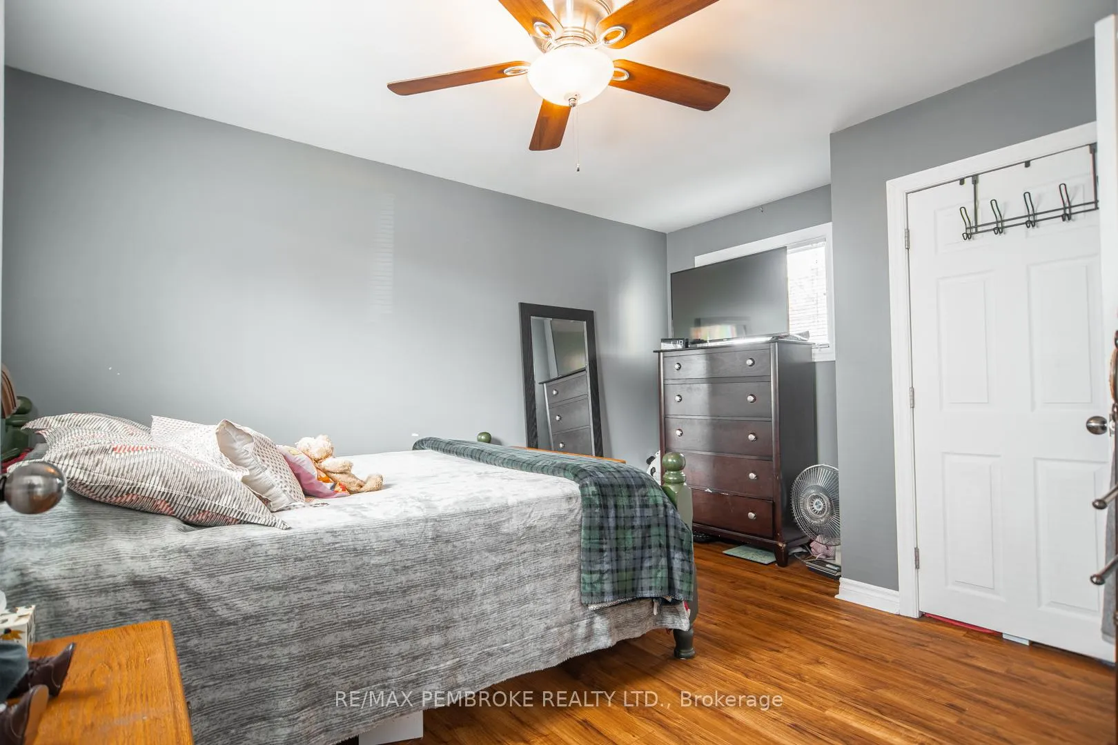 Photo 15 of 320 Moffat Street, Pembroke — HOMEH