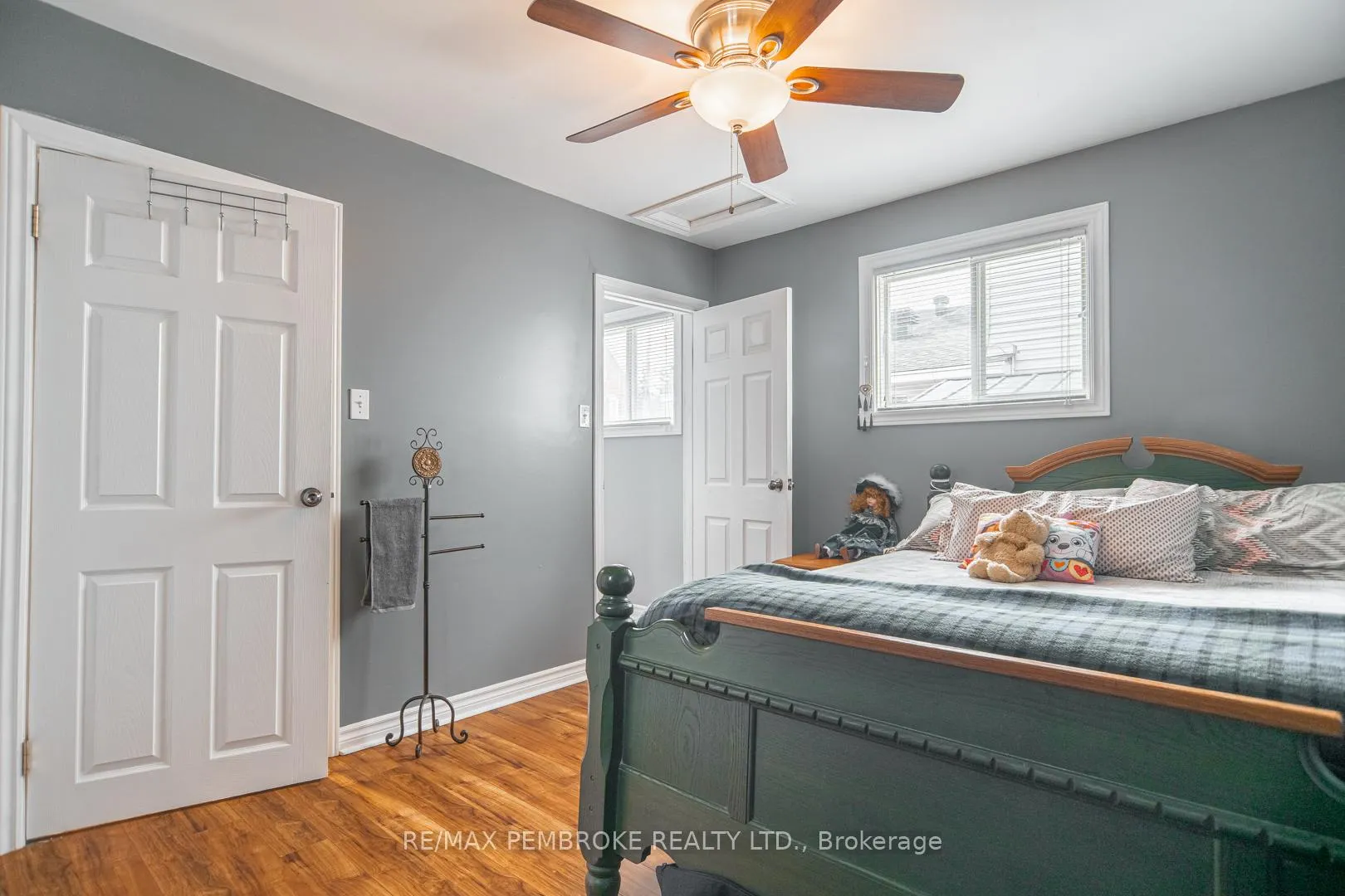 Photo 16 of 320 Moffat Street, Pembroke — HOMEH