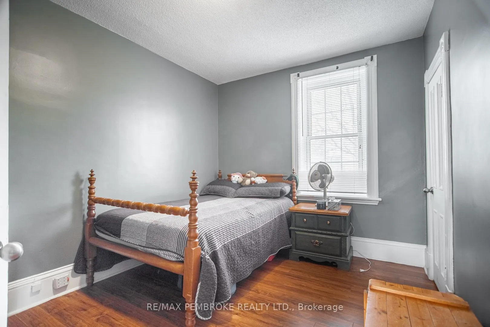 Photo 18 of 320 Moffat Street, Pembroke — HOMEH