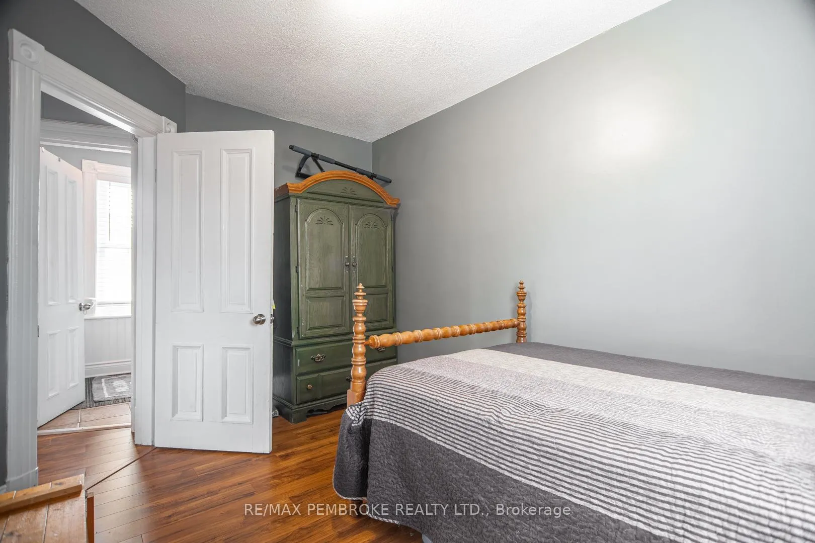 Photo 19 of 320 Moffat Street, Pembroke — HOMEH